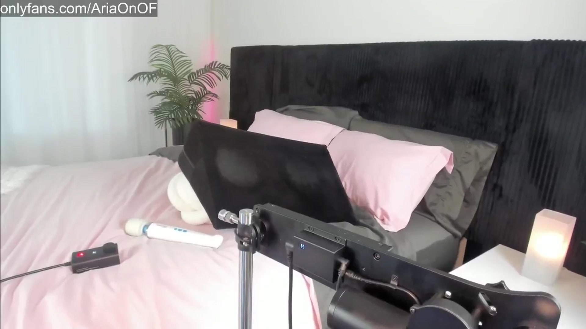 Gallery image thumbnail from ARIAllure's myfreecams stream on, 07/26/2025, 02:25 image 19 of 20