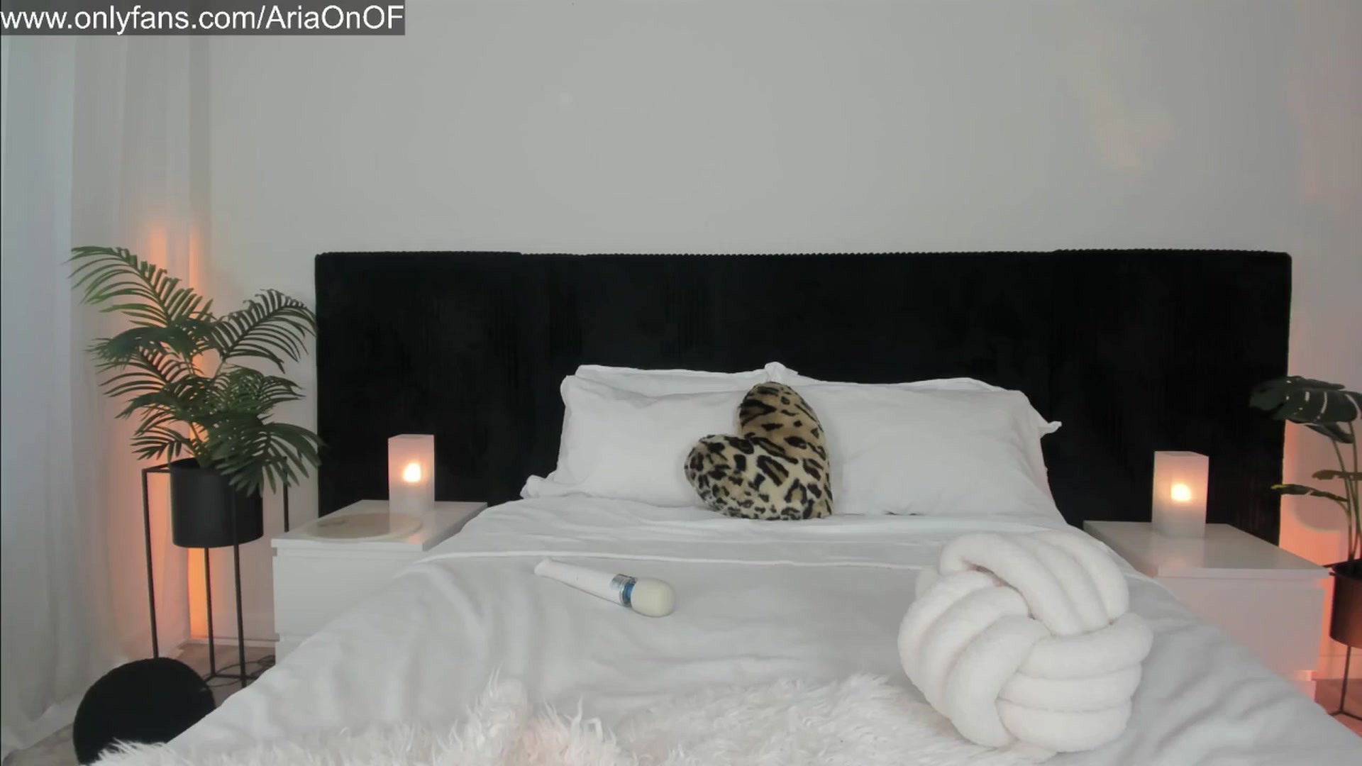 Gallery image thumbnail from ARIAllure's myfreecams stream on, 08/08/2025, 01:57 image 11 of 20