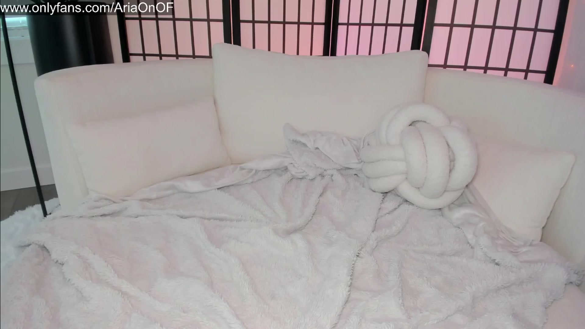 Gallery image thumbnail from ARIAllure's myfreecams stream on, 08/11/2025, 24:37 image 19 of 20