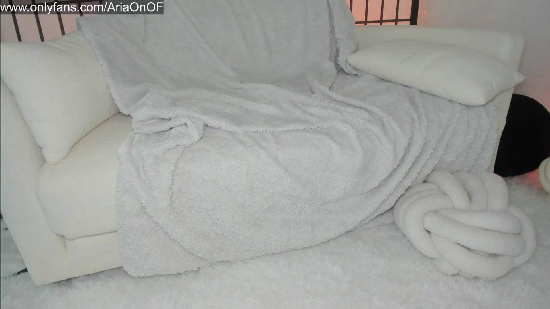 Gallery image thumbnail from ARIAllure's myfreecams stream on, 08/13/2025, 02:31 image 19 of 20
