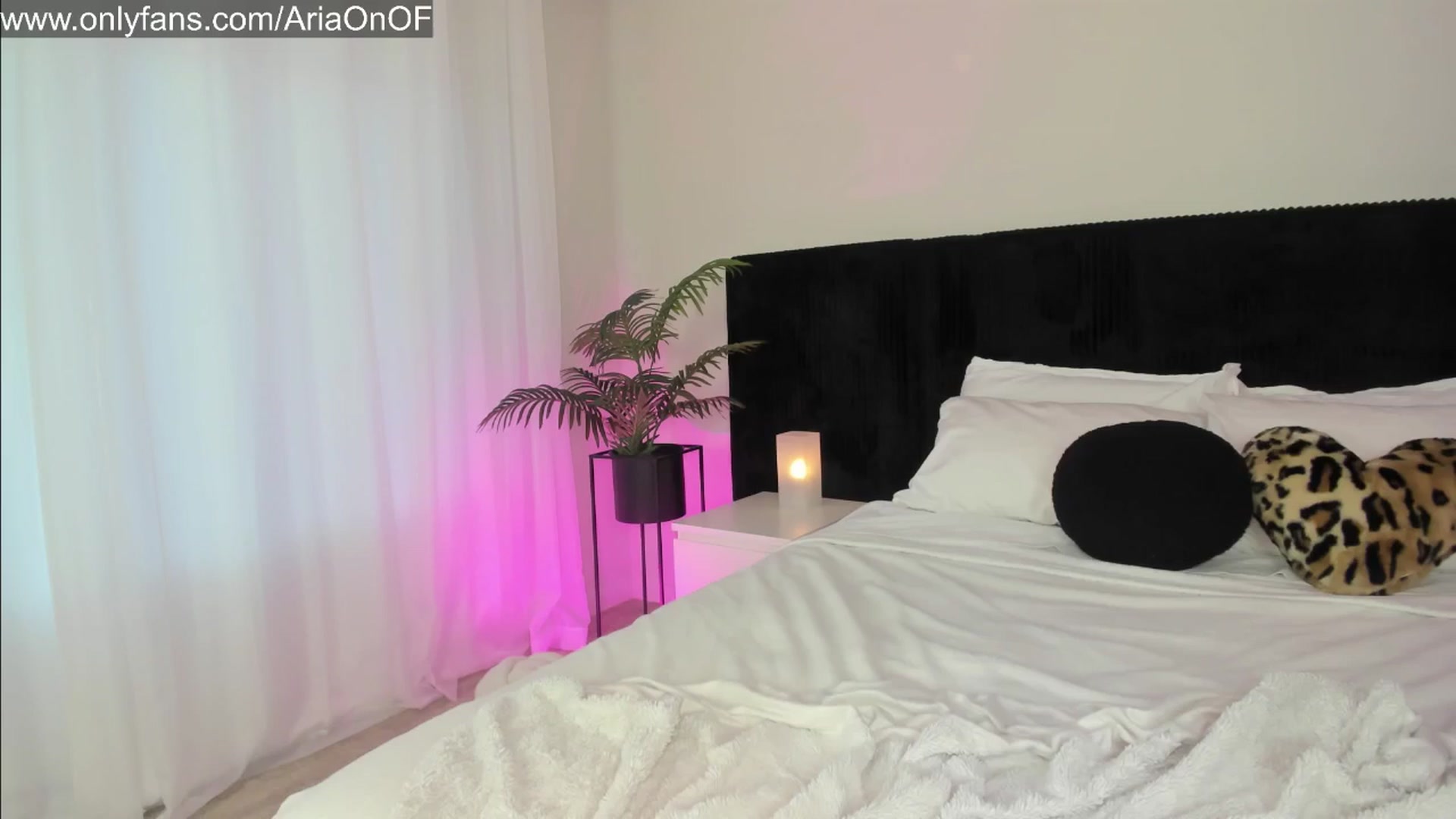 Gallery image thumbnail from ARIAllure's myfreecams stream on, 08/17/2025, 02:19 image 12 of 20