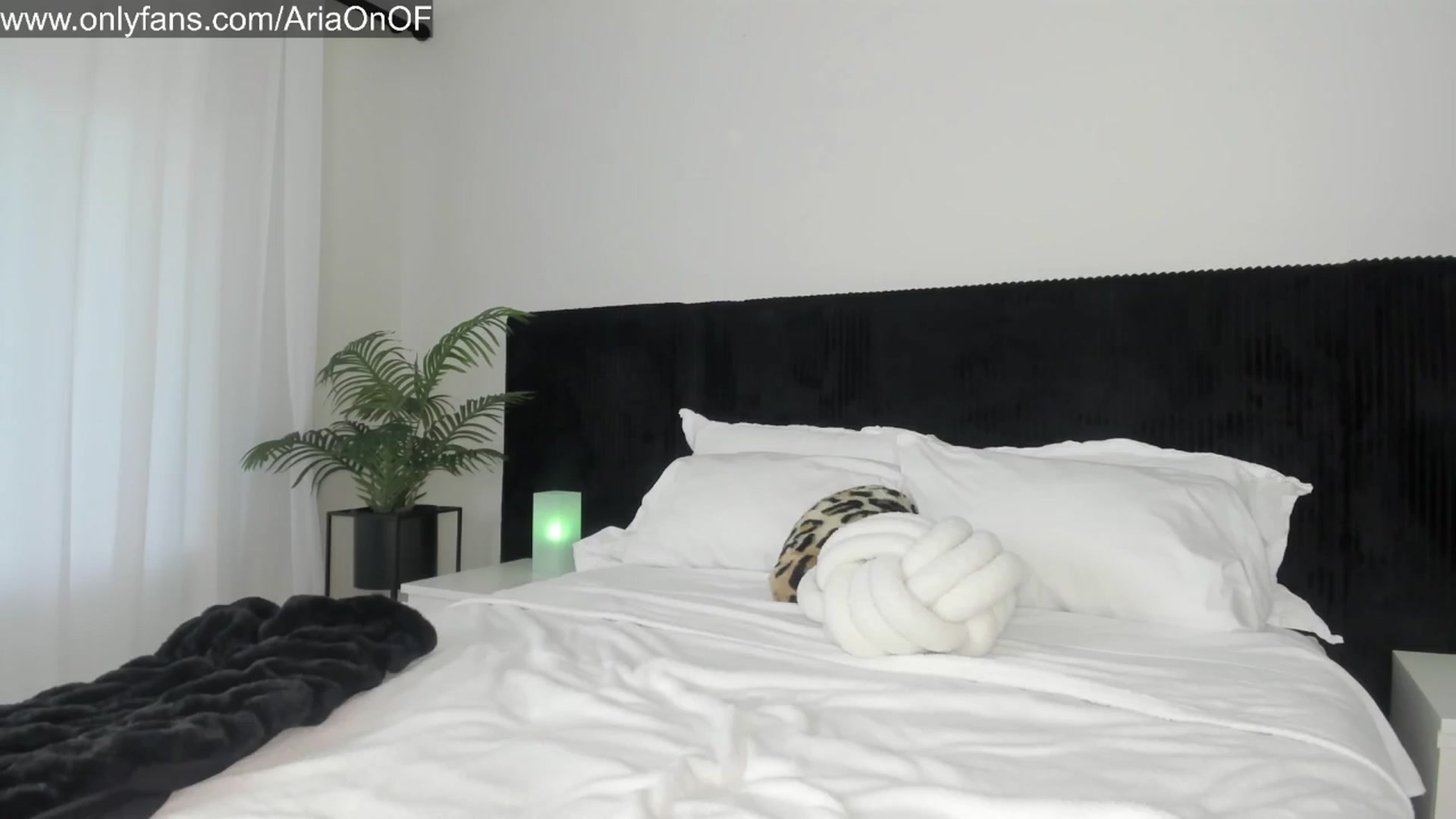 Gallery image thumbnail from ARIAllure's myfreecams stream on, 09/14/2025, 24:03 image 17 of 20