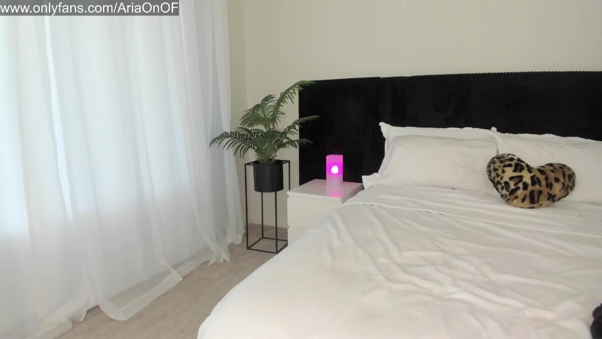 Gallery image thumbnail from ARIAllure's myfreecams stream on, 09/17/2025, 01:14 image 11 of 20