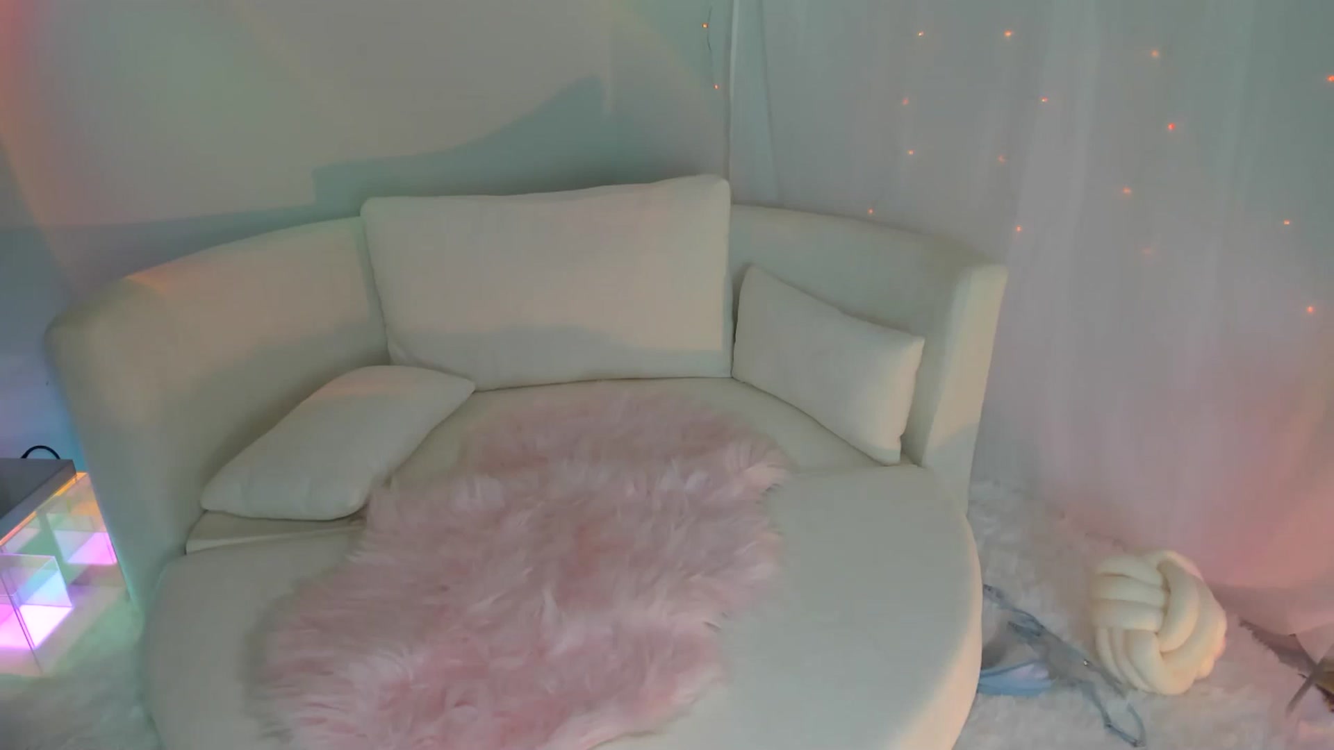 Gallery image thumbnail from ARIAllure's myfreecams stream on, 10/26/2025, 01:41 image 17 of 20