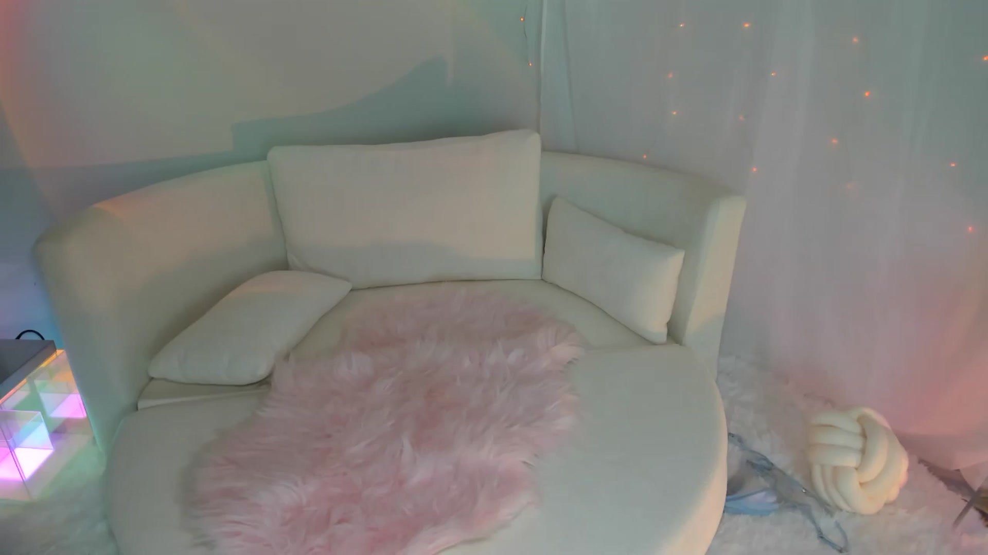 Gallery image thumbnail from ARIAllure's myfreecams stream on, 10/26/2025, 01:41 image 16 of 20