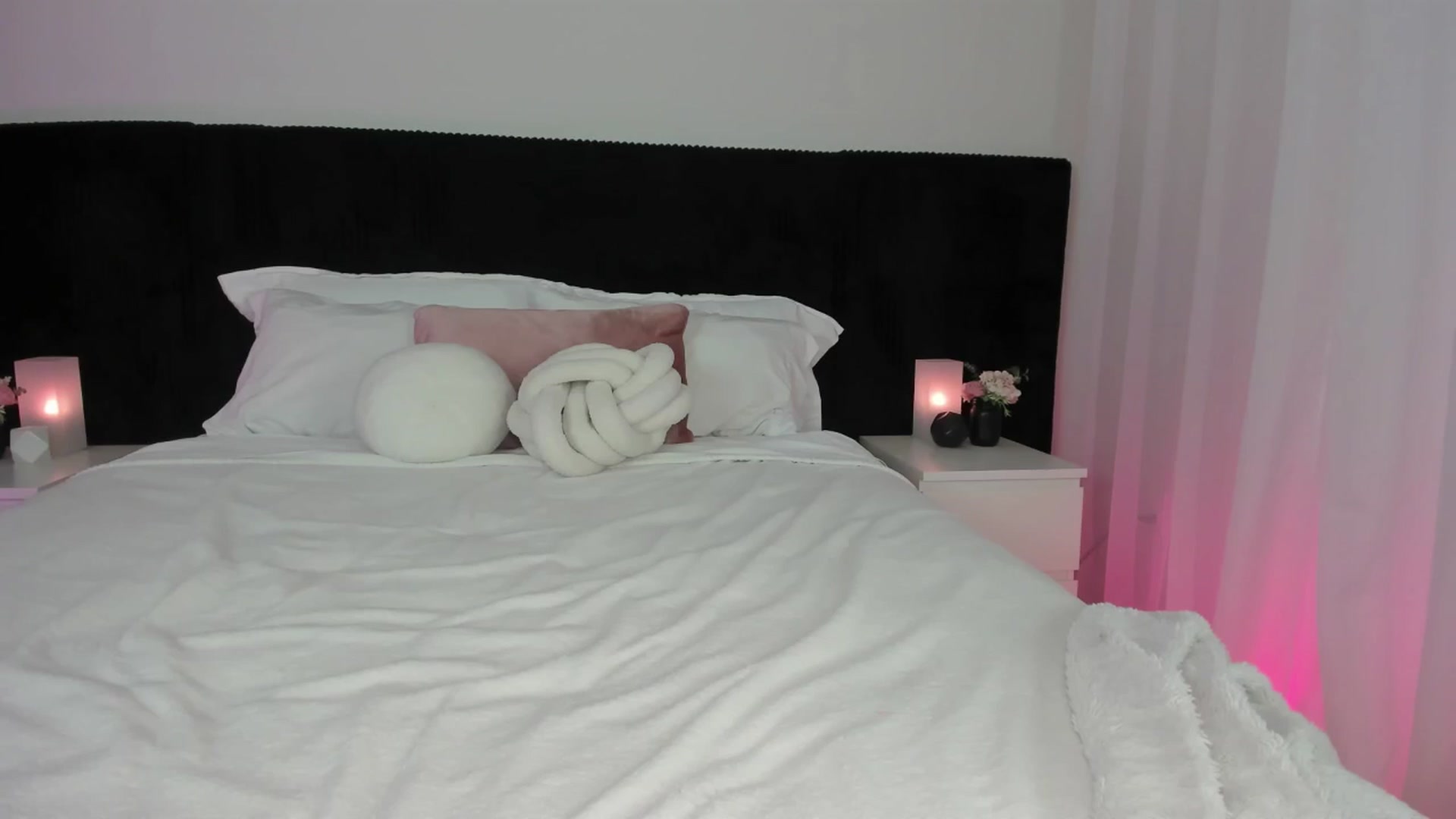 Gallery image thumbnail from ARIAllure's myfreecams stream on, 11/16/2025, 03:44 image 7 of 20