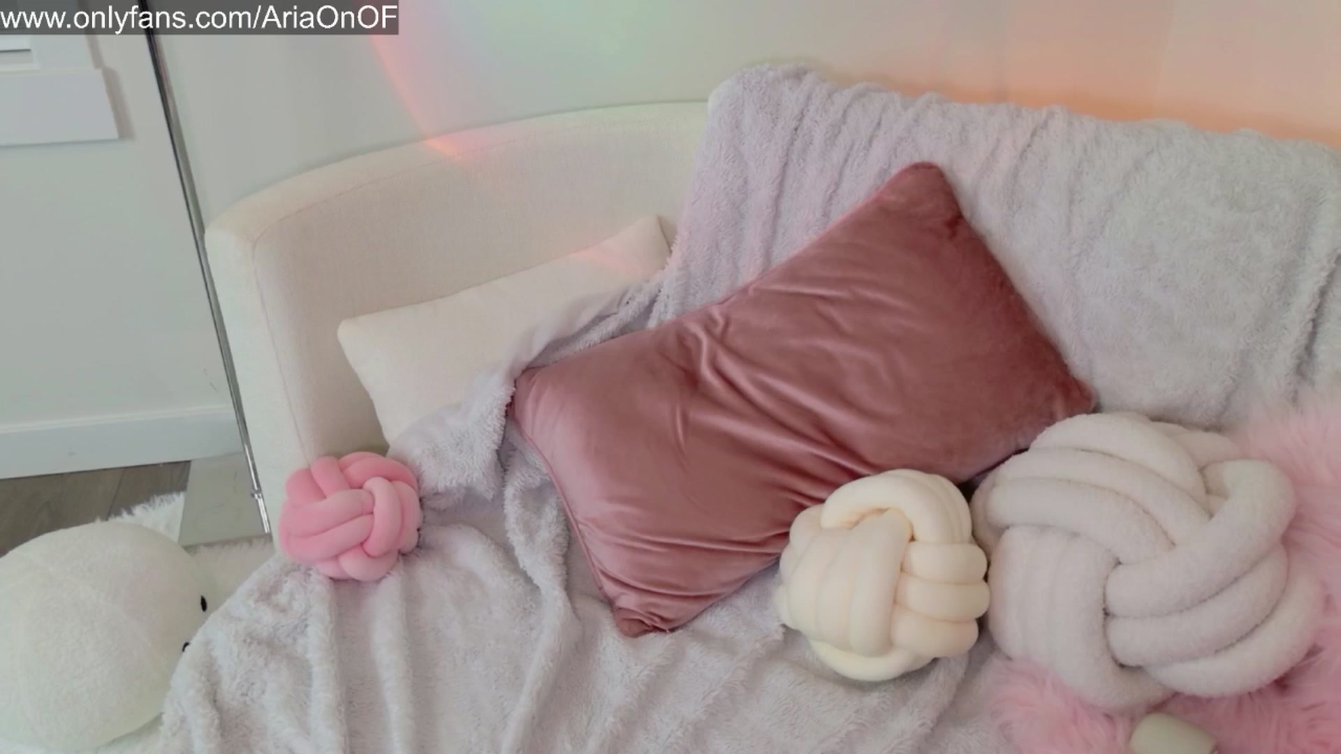 Gallery image thumbnail from ARIAllure's myfreecams stream on, 12/08/2025, 03:59 image 18 of 20