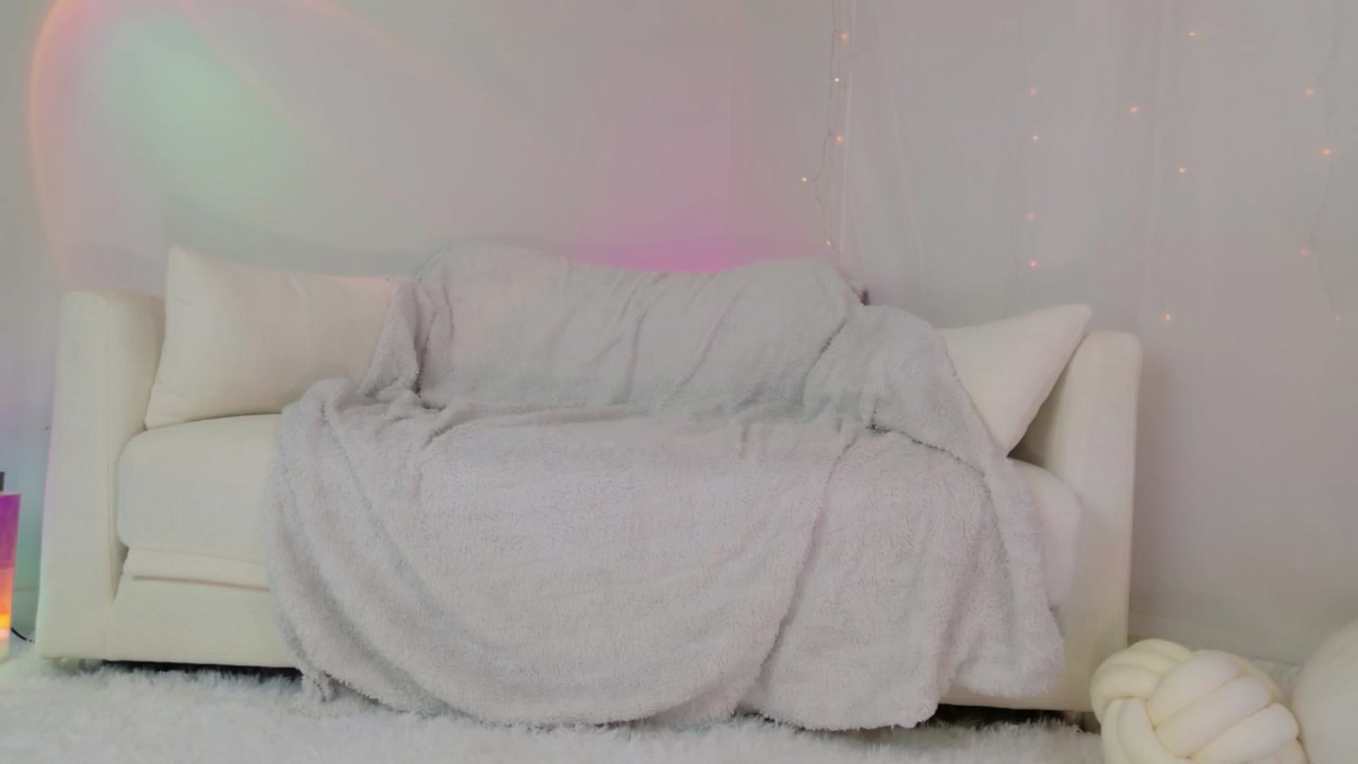Gallery image thumbnail from ARIAllure's myfreecams stream on, 04/13/2026, 01:50 image 15 of 20