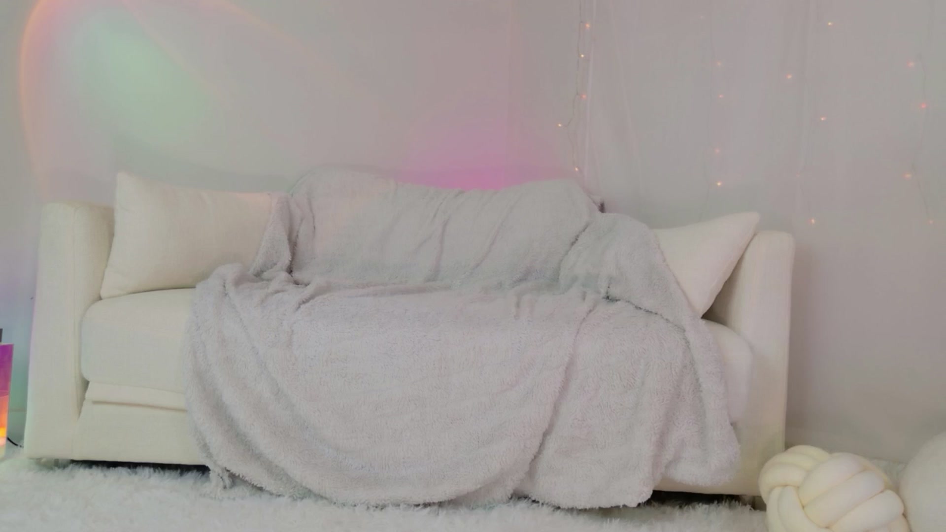 Gallery image thumbnail from ARIAllure's myfreecams stream on, 04/13/2026, 01:50 image 14 of 20