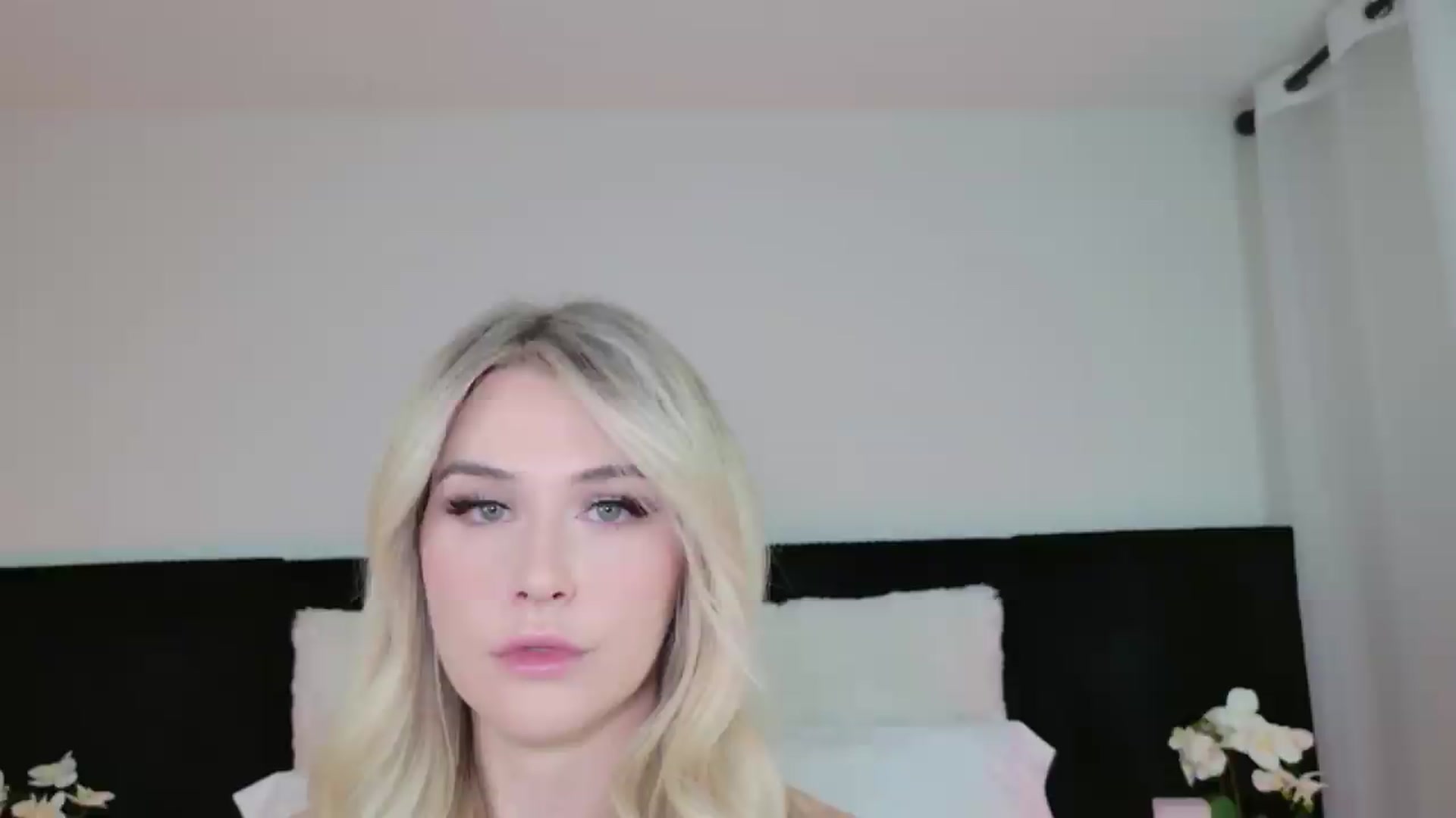 Gallery image thumbnail from ARIAllure's myfreecams stream on, 04/21/2026, 23:51 image 19 of 20