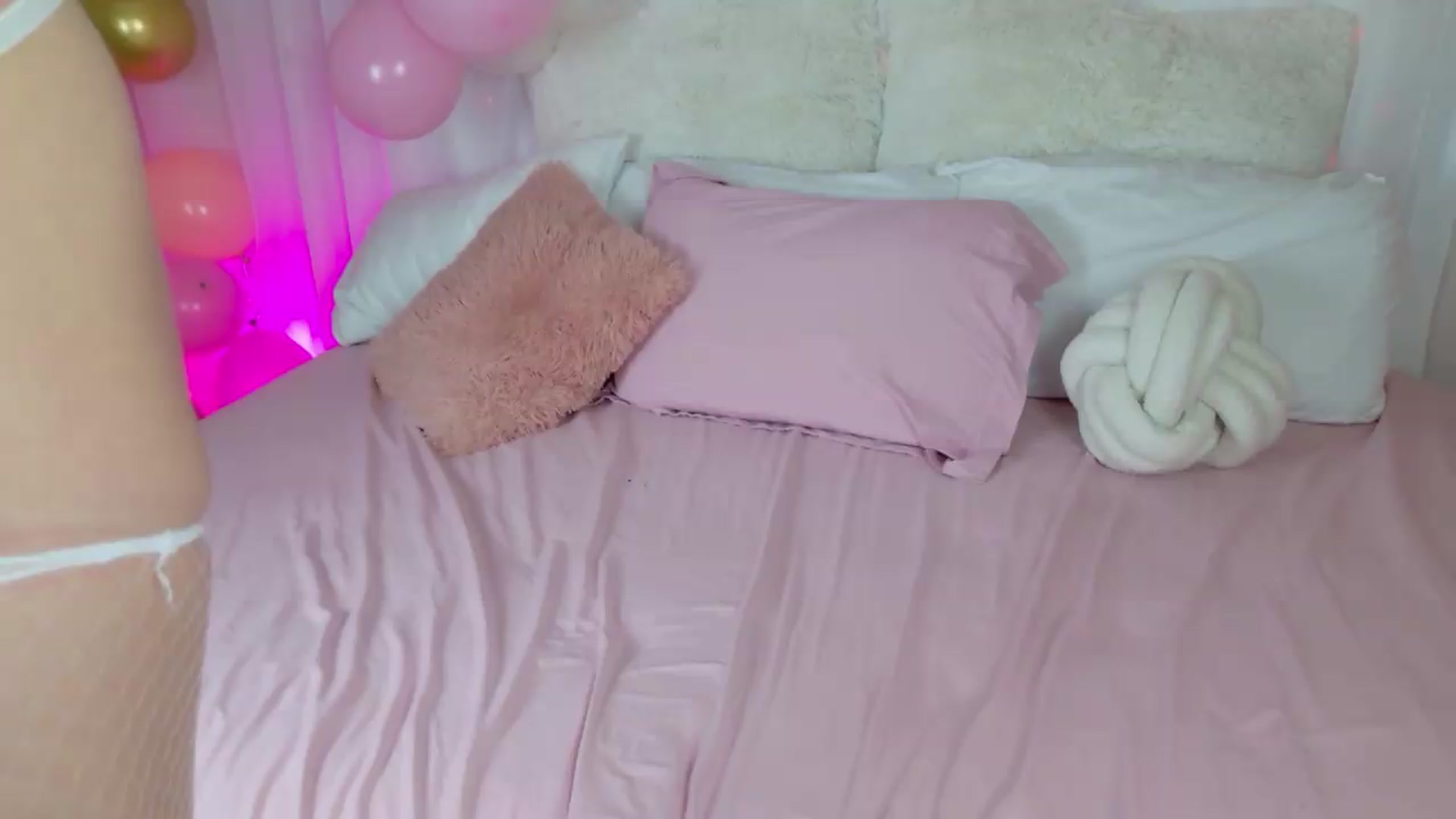 Gallery image thumbnail from ARIAllure's myfreecams stream on, 06/11/2026, 04:54 image 16 of 20