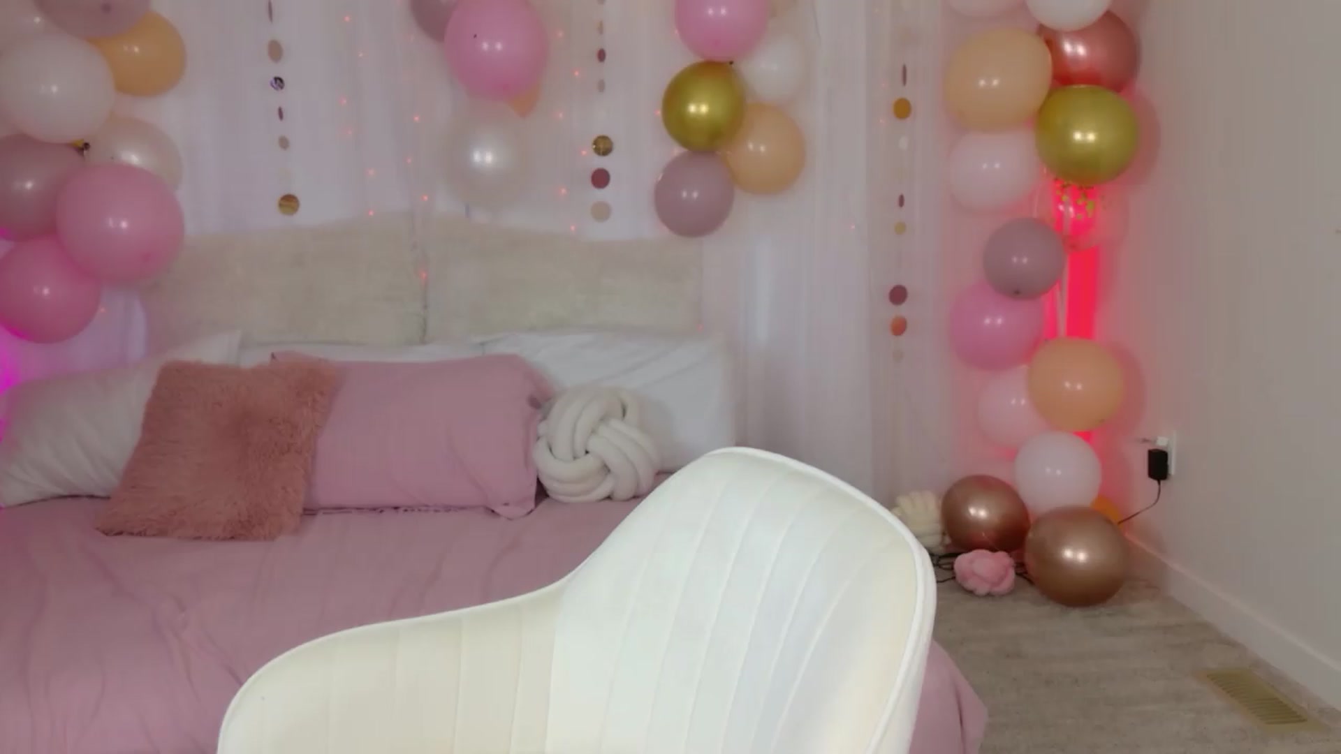 Gallery image thumbnail from ARIAllure's myfreecams stream on, 06/11/2026, 04:54 image 12 of 20