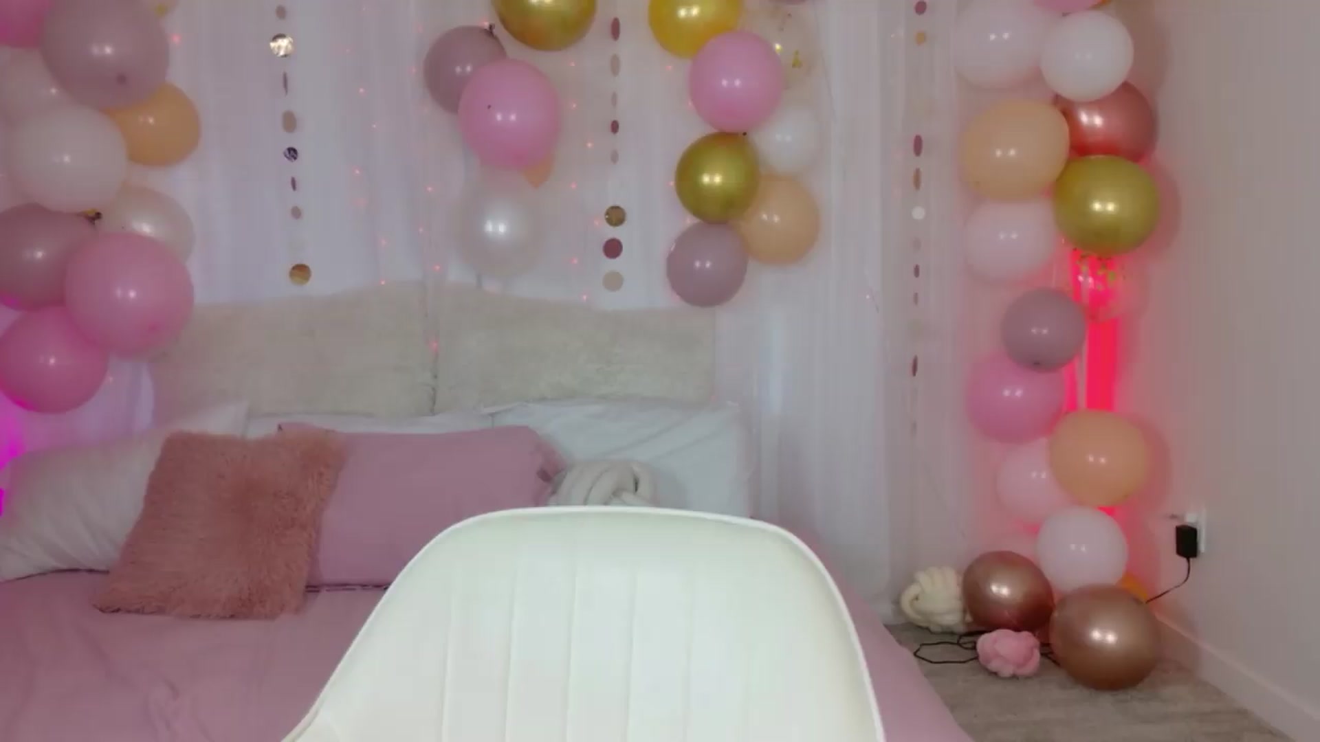 Gallery image thumbnail from ARIAllure's myfreecams stream on, 06/11/2026, 04:54 image 11 of 20