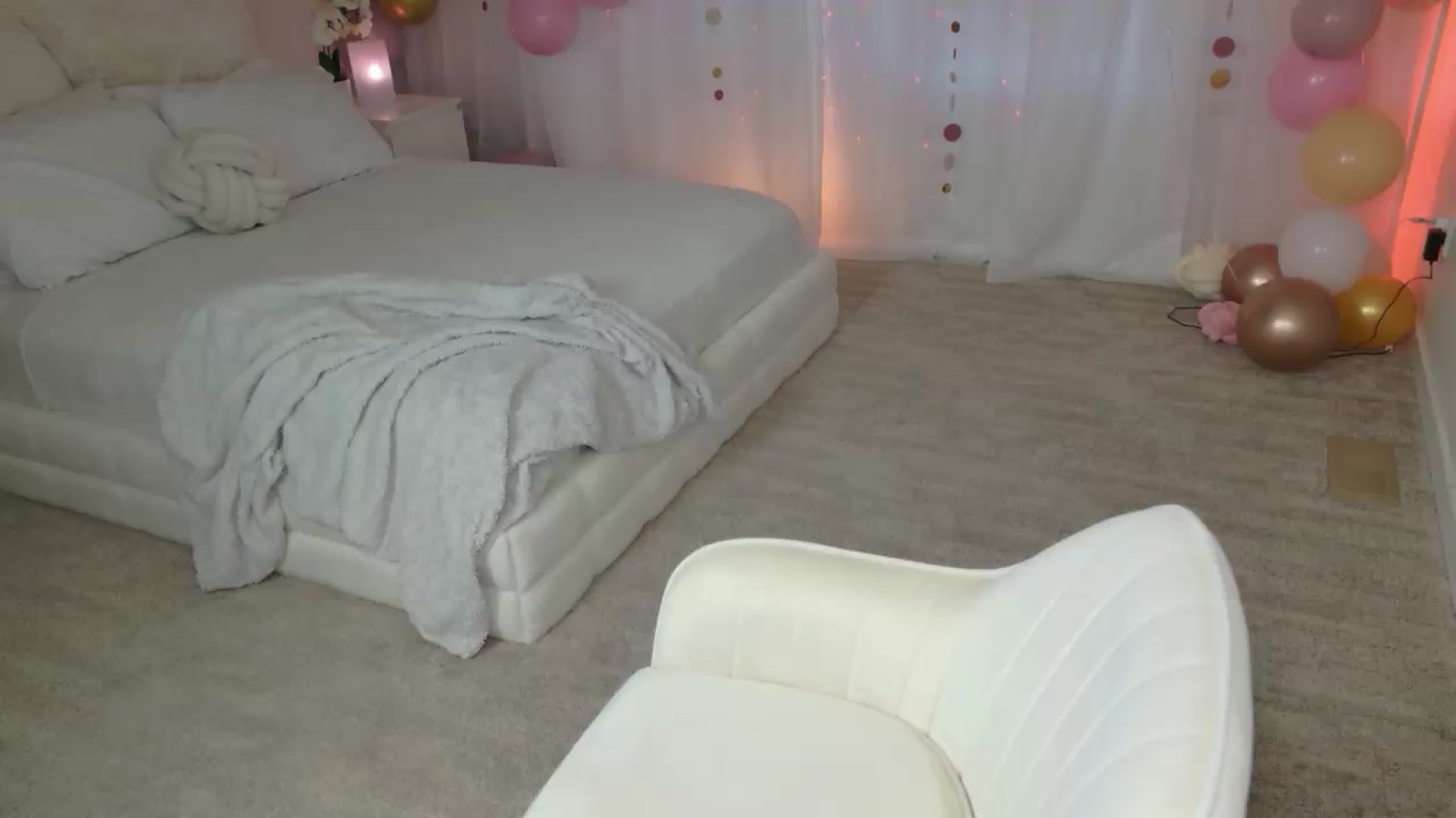 Gallery image thumbnail from ARIAllure's myfreecams stream on, 06/13/2026, 03:00 image 14 of 20