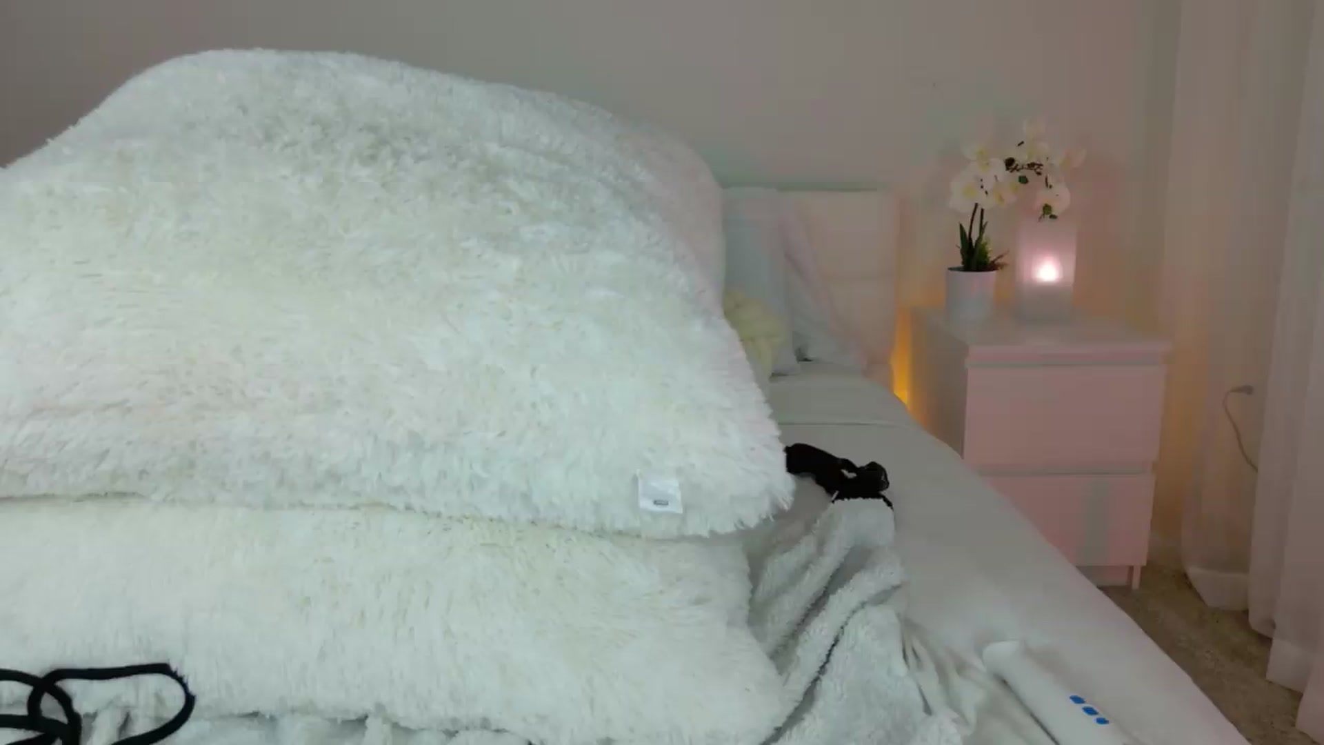 Gallery image thumbnail from ARIAllure's myfreecams stream on, 06/24/2026, 02:57 image 19 of 20