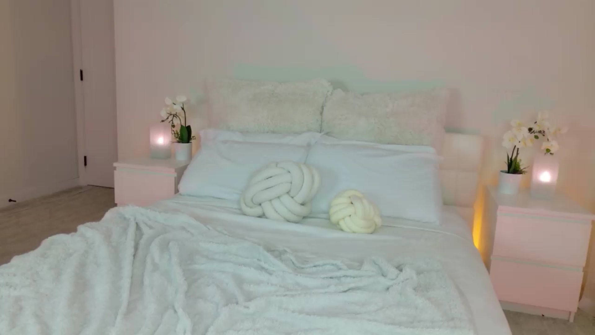 Gallery image thumbnail from ARIAllure's myfreecams stream on, 06/24/2026, 02:57 image 12 of 20