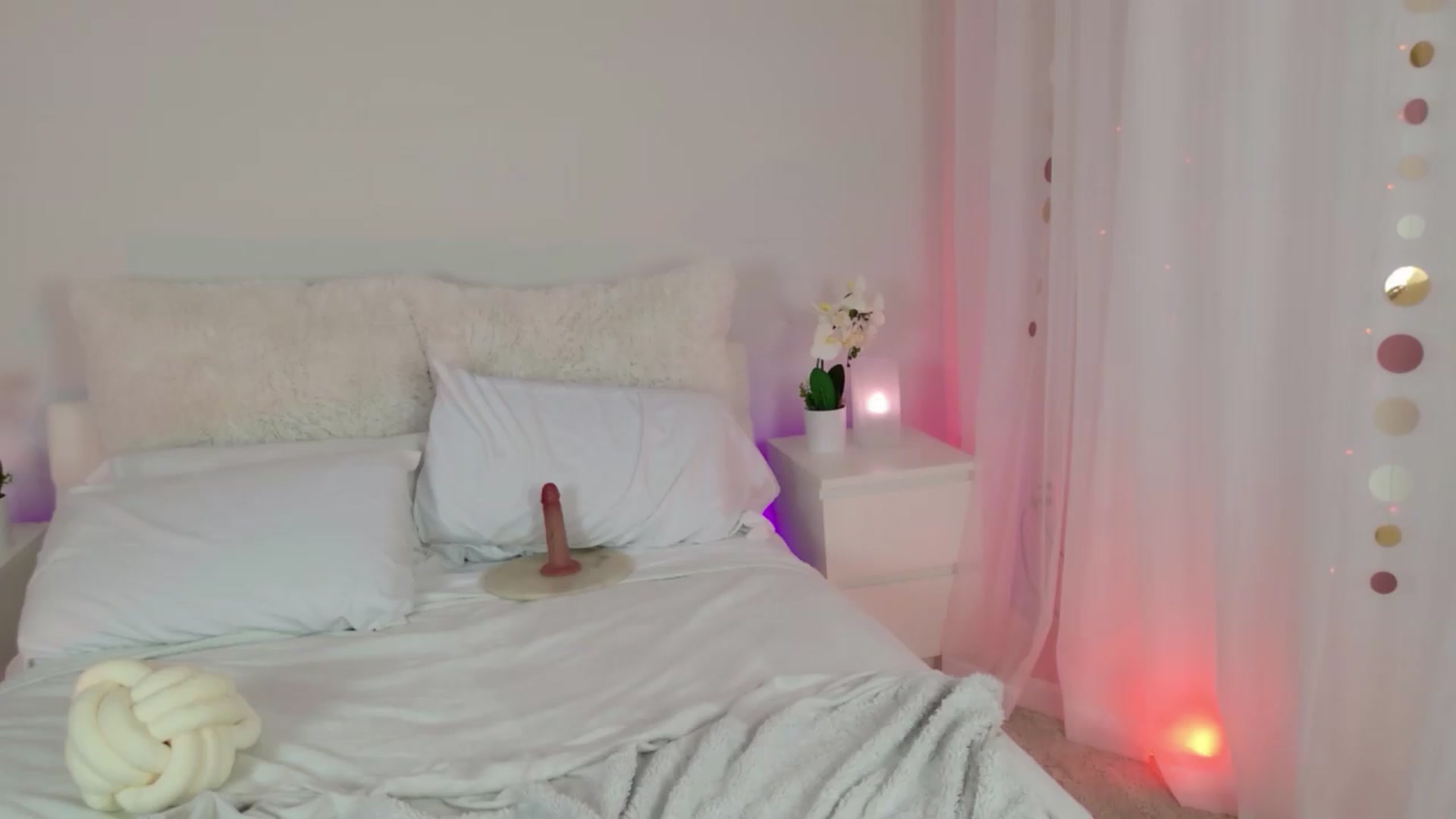 Gallery image thumbnail from ARIAllure's myfreecams stream on, 06/26/2026, 02:45 image 15 of 20