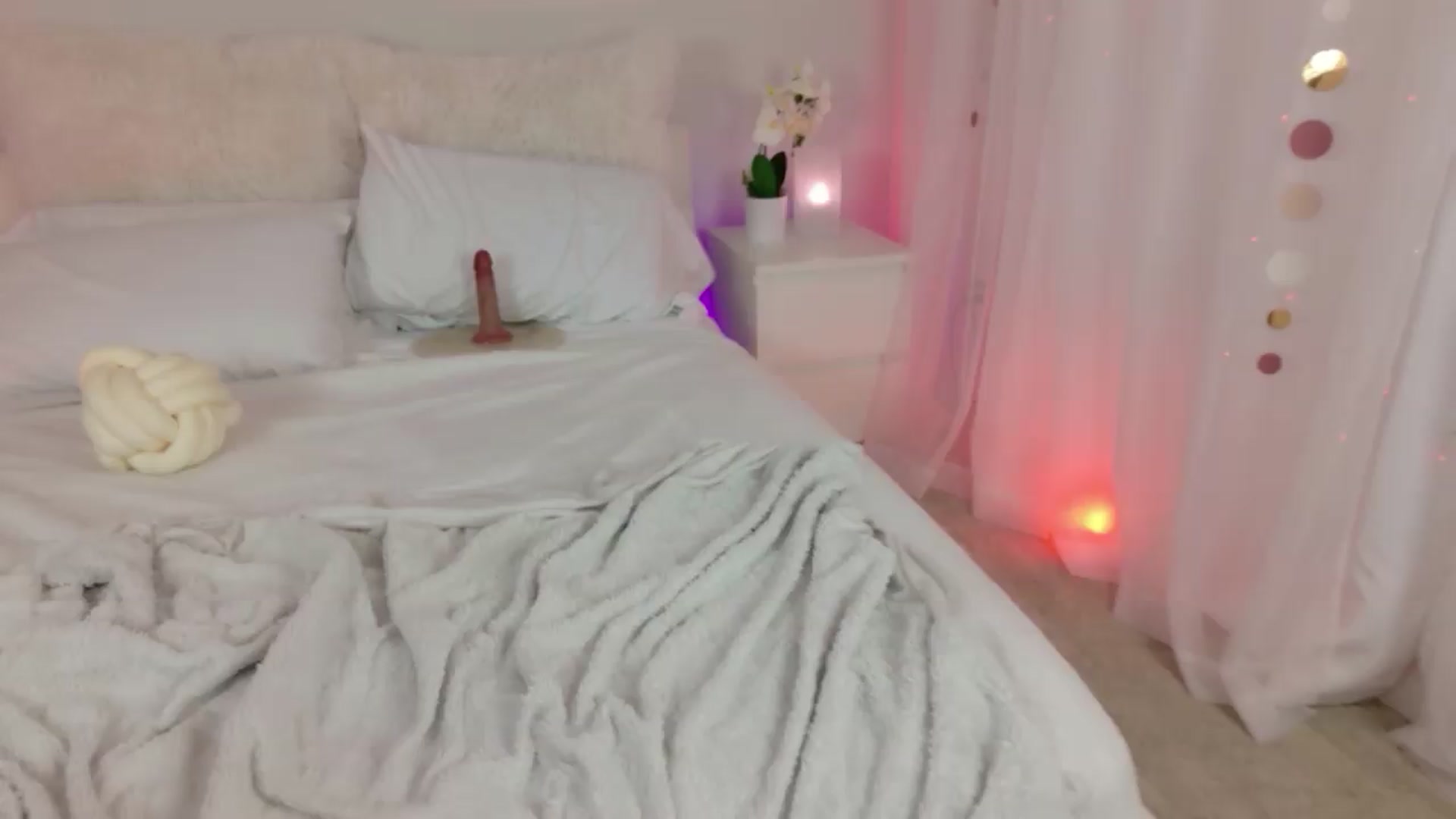 Gallery image thumbnail from ARIAllure's myfreecams stream on, 06/26/2026, 02:45 image 20 of 20