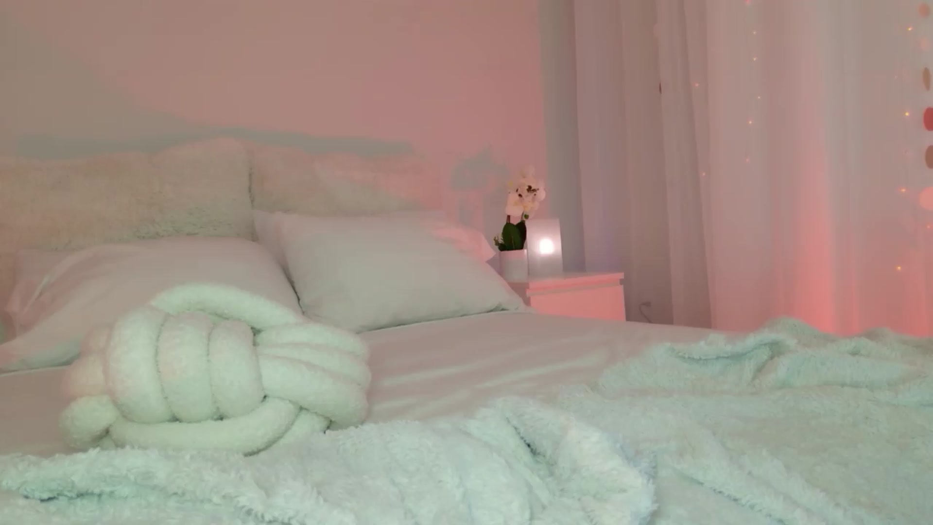 Gallery image thumbnail from ARIAllure's myfreecams stream on, 07/01/2026, 24:01 image 19 of 20