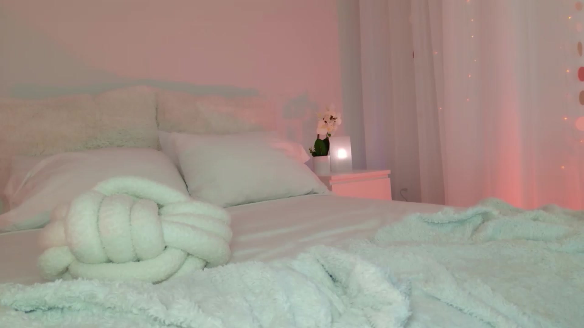 Gallery image thumbnail from ARIAllure's myfreecams stream on, 07/01/2026, 04:02 image 1 of 20