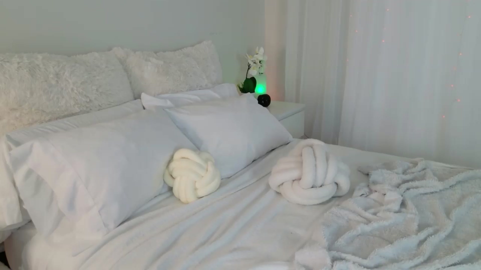 Gallery image thumbnail from ARIAllure's myfreecams stream on, 08/05/2026, 01:48 image 15 of 20