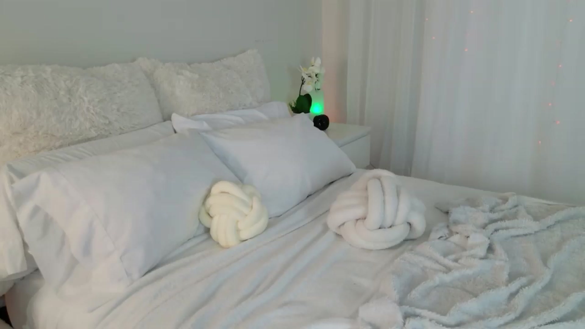Gallery image thumbnail from ARIAllure's myfreecams stream on, 08/05/2026, 01:48 image 17 of 20