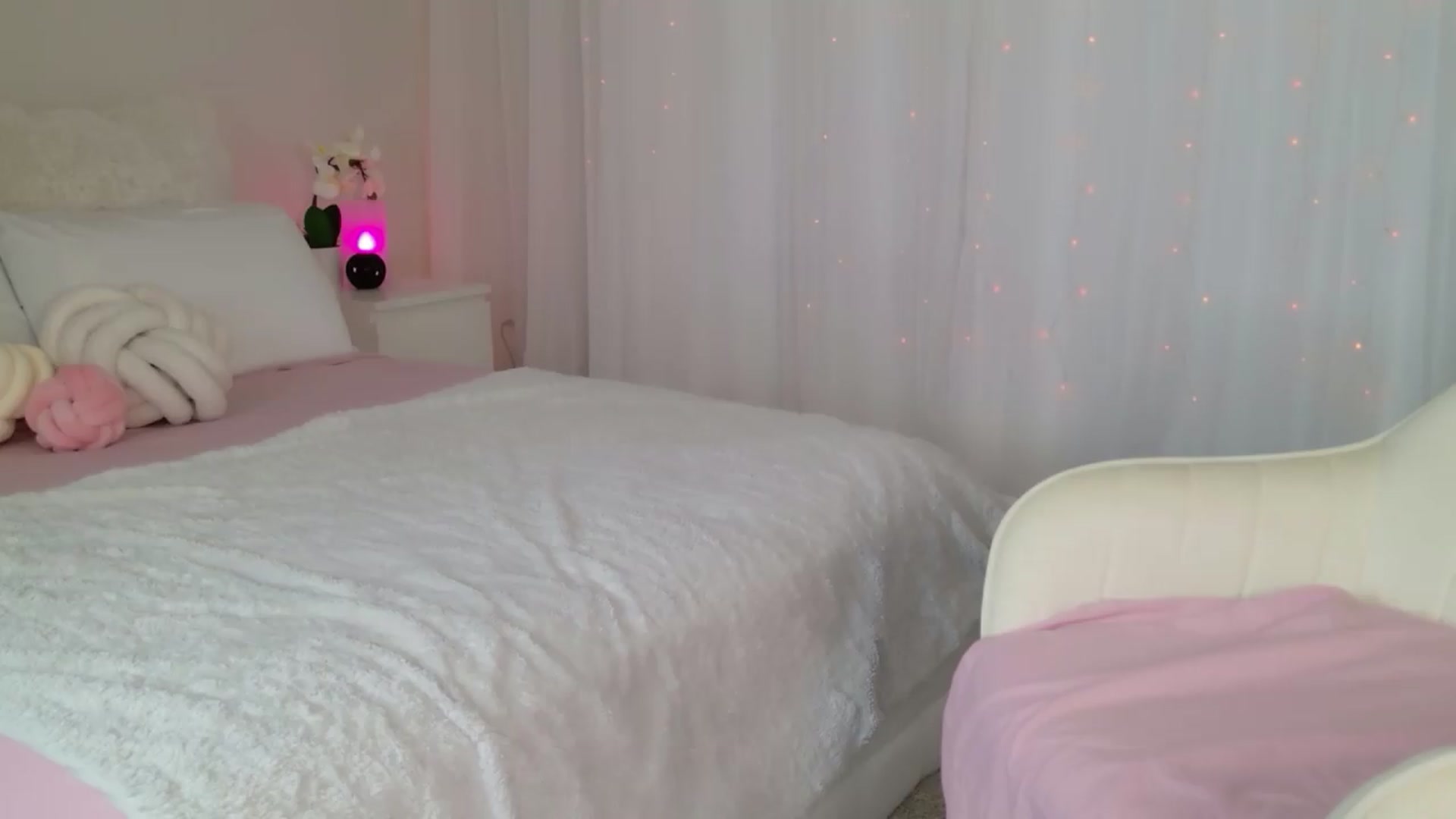 Gallery image thumbnail from ARIAllure's myfreecams stream on, 08/08/2026, 03:18 image 13 of 20