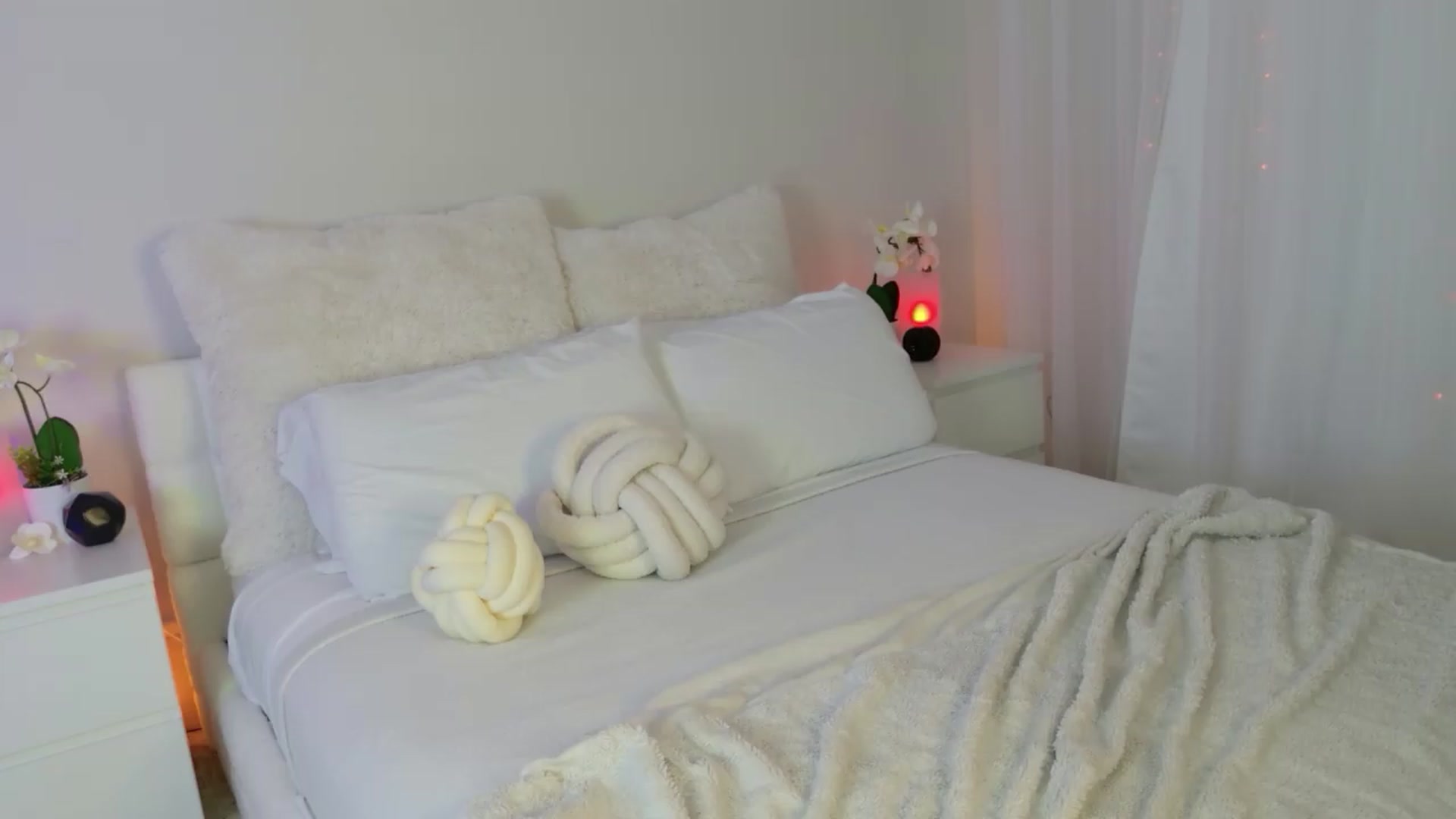 Gallery image thumbnail from ARIAllure's myfreecams stream on, 08/12/2026, 03:07 image 3 of 20