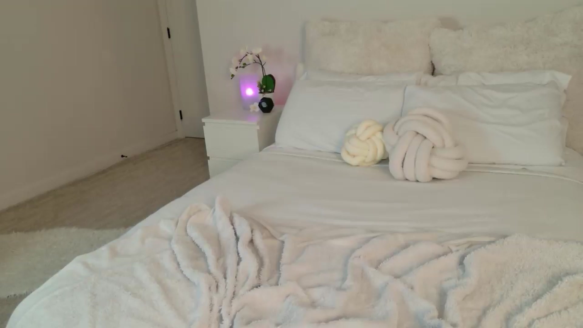 Gallery image thumbnail from ARIAllure's myfreecams stream on, 08/15/2026, 02:12 image 8 of 20
