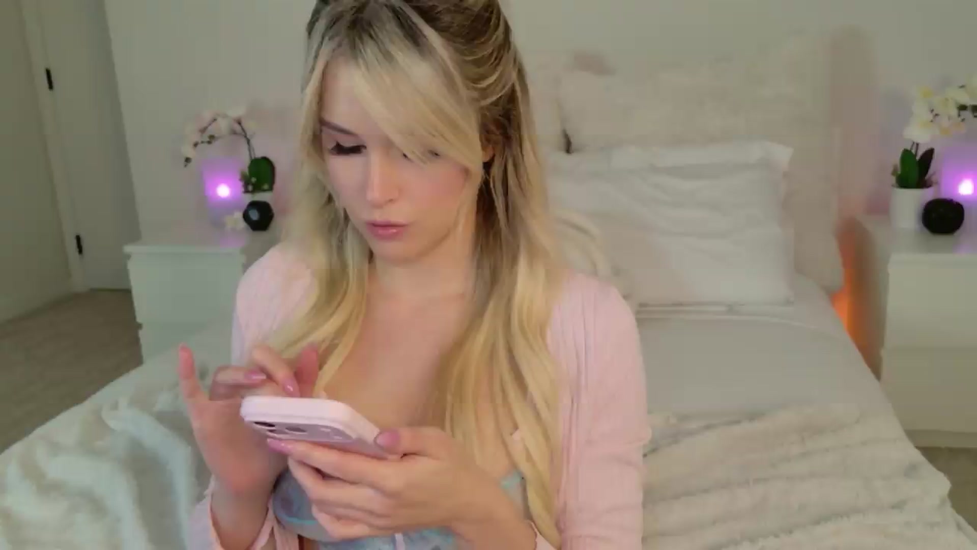 Gallery image thumbnail from ARIAllure's myfreecams stream on, 08/15/2026, 02:12 image 6 of 20