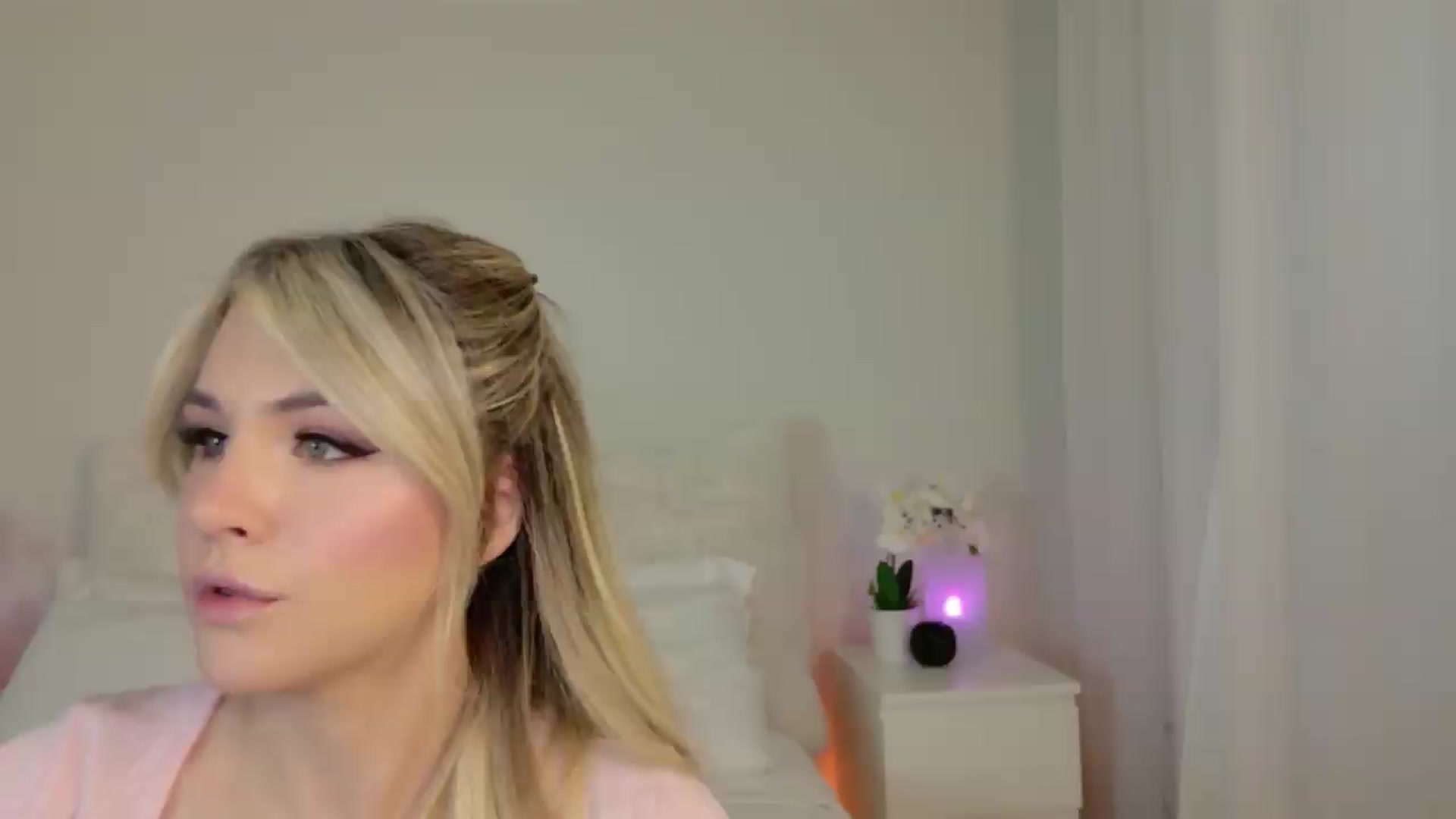 Gallery image thumbnail from ARIAllure's myfreecams stream on, 08/15/2026, 02:12 image 10 of 20