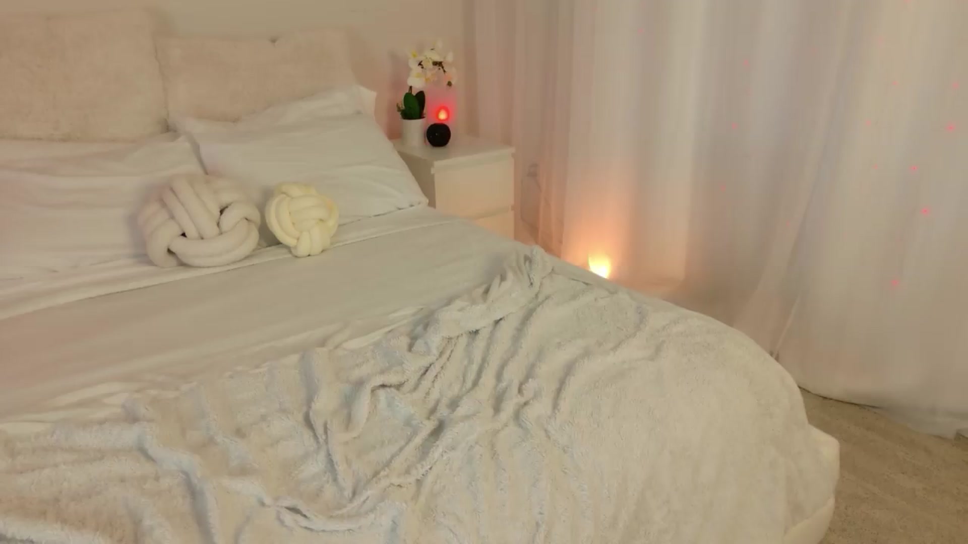 Gallery image thumbnail from ARIAllure's myfreecams stream on, 08/23/2026, 24:01 image 7 of 20