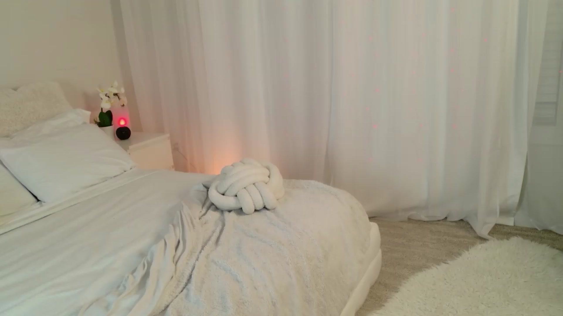 Gallery image thumbnail from ARIAllure's myfreecams stream on, 08/23/2026, 03:16 image 2 of 20