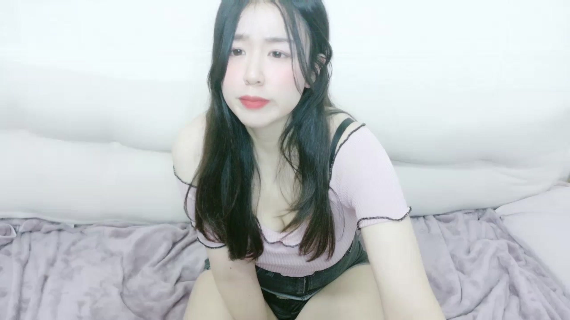 Gallery image thumbnail from ARISA_TANAKA's myfreecams stream on, 01/03/2025, 14:38 image 6 of 20