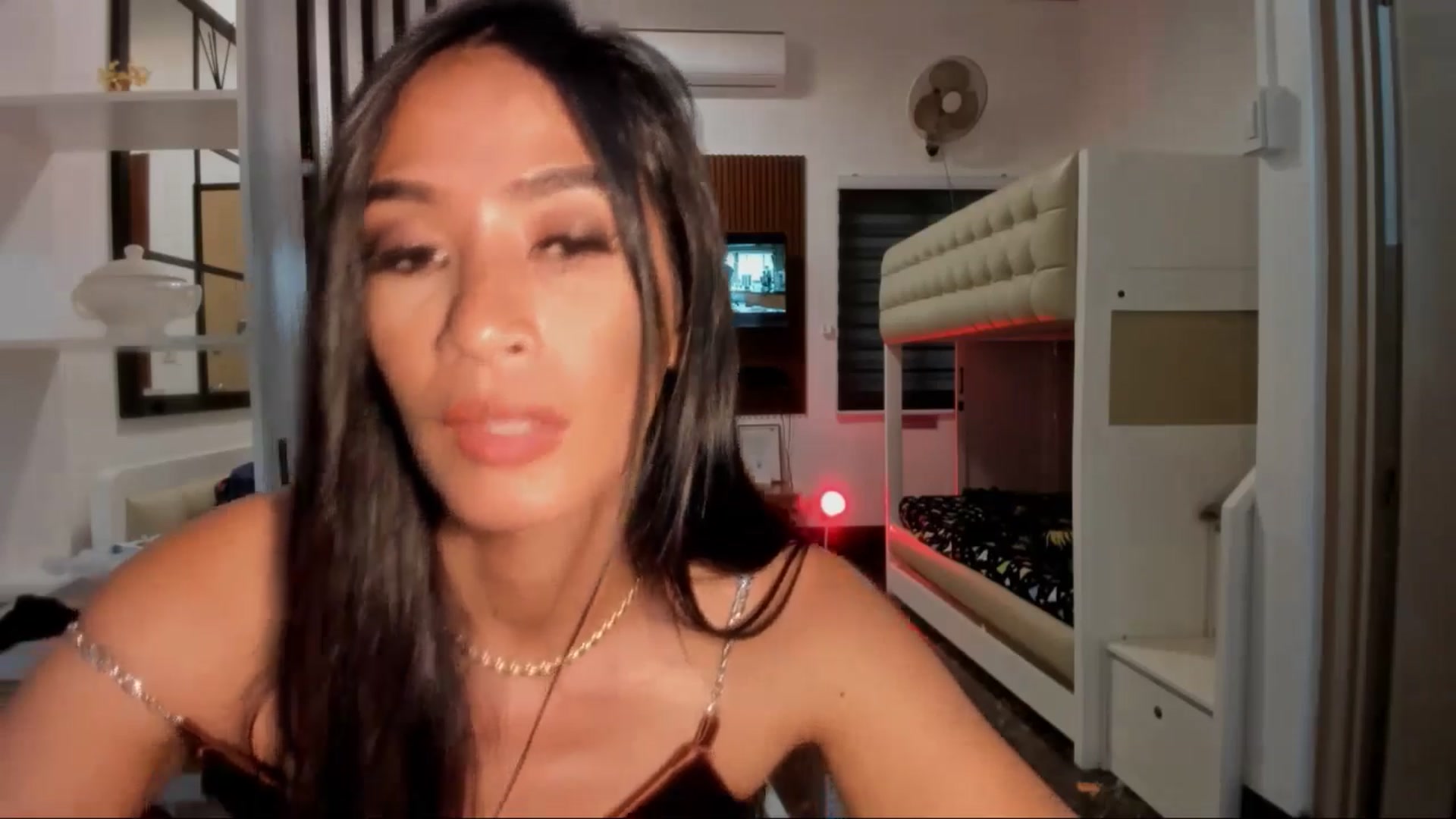 Gallery image thumbnail from ARealGoddessX's myfreecams stream on, 03/18/2025, 08:31 image 19 of 20