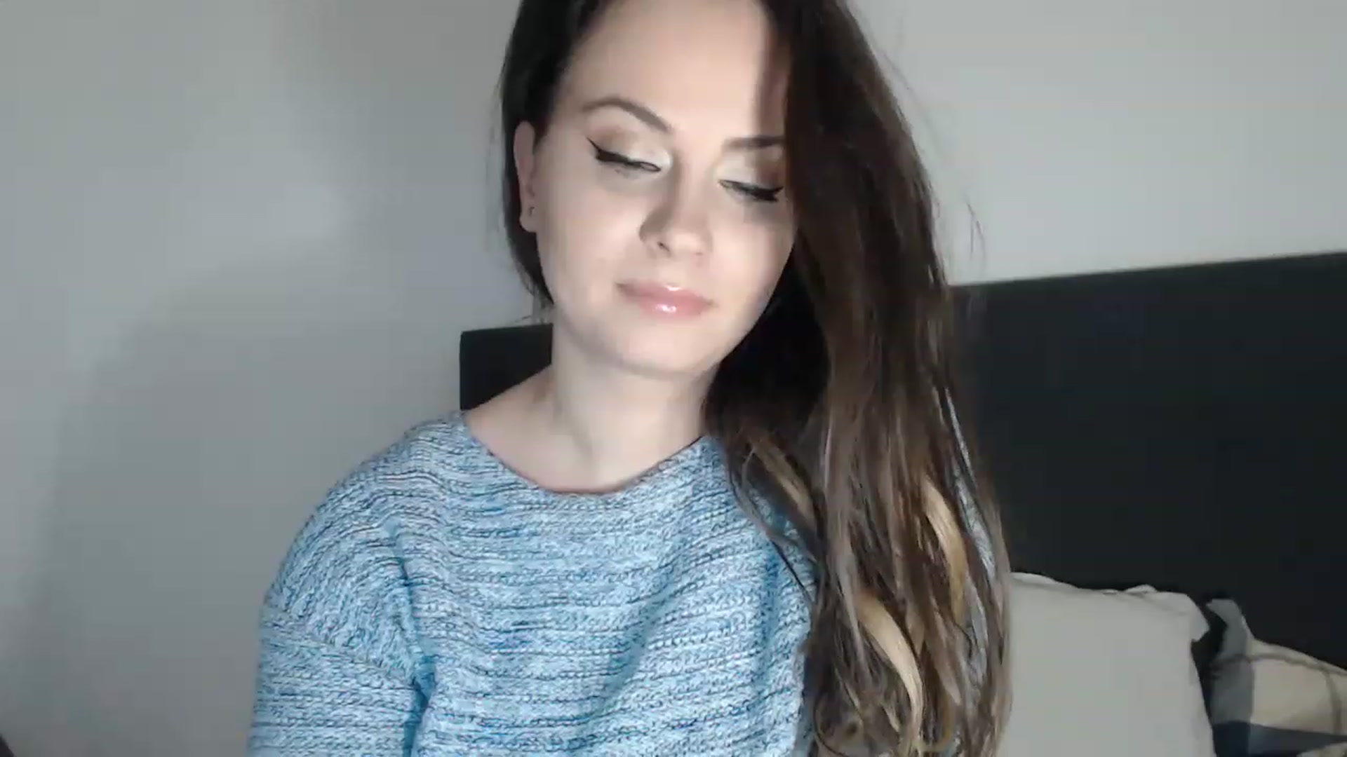 Gallery image thumbnail from ASweetJessie's myfreecams stream on, 12/09/2022, 18:08 image 7 of 20