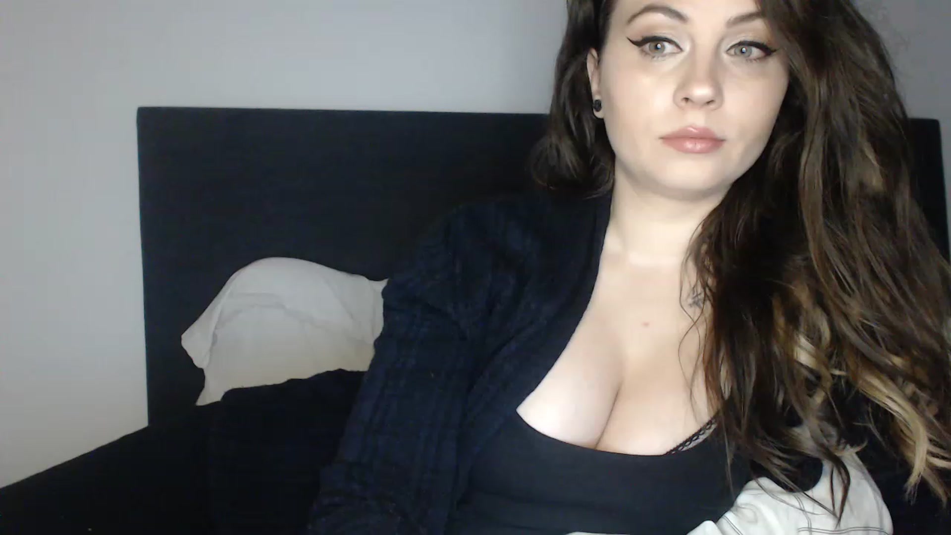Gallery image thumbnail from ASweetJessie's myfreecams stream on, 01/31/2023, 18:22 image 5 of 20