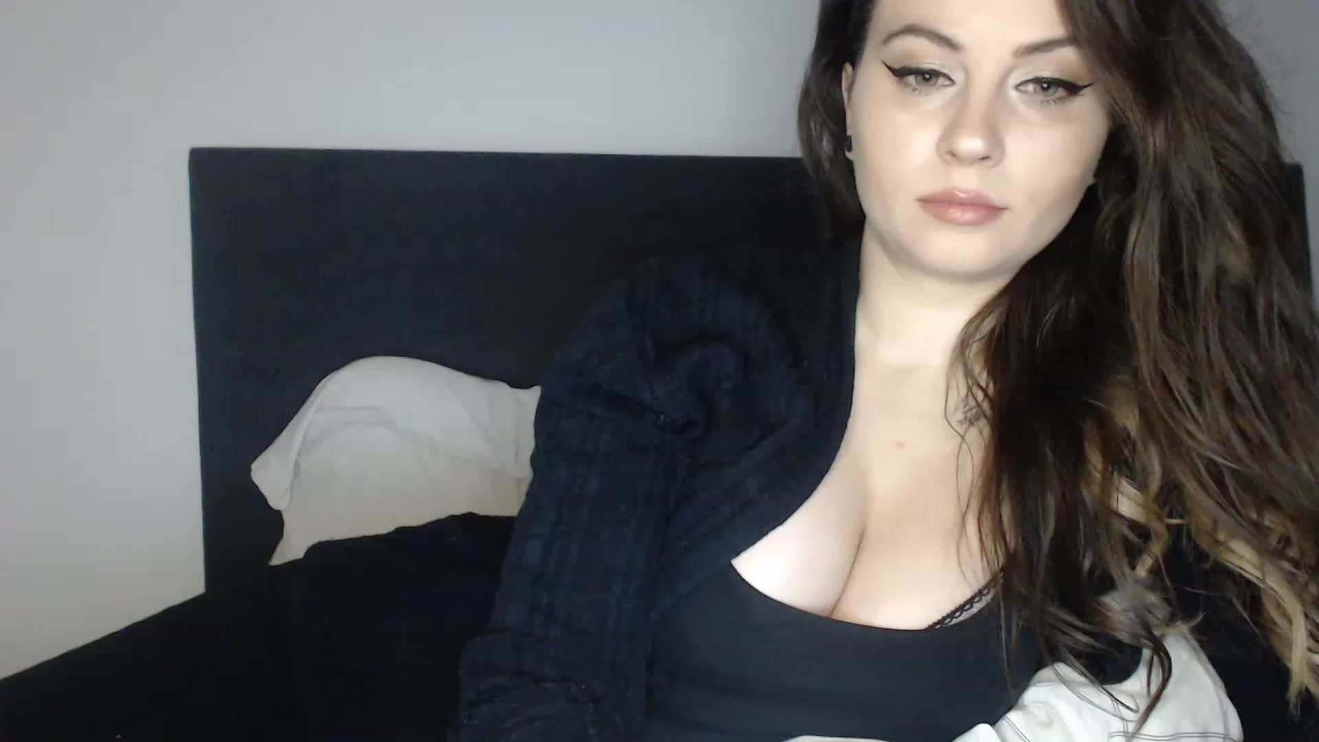 Gallery image thumbnail from ASweetJessie's myfreecams stream on, 01/31/2023, 18:22 image 7 of 20