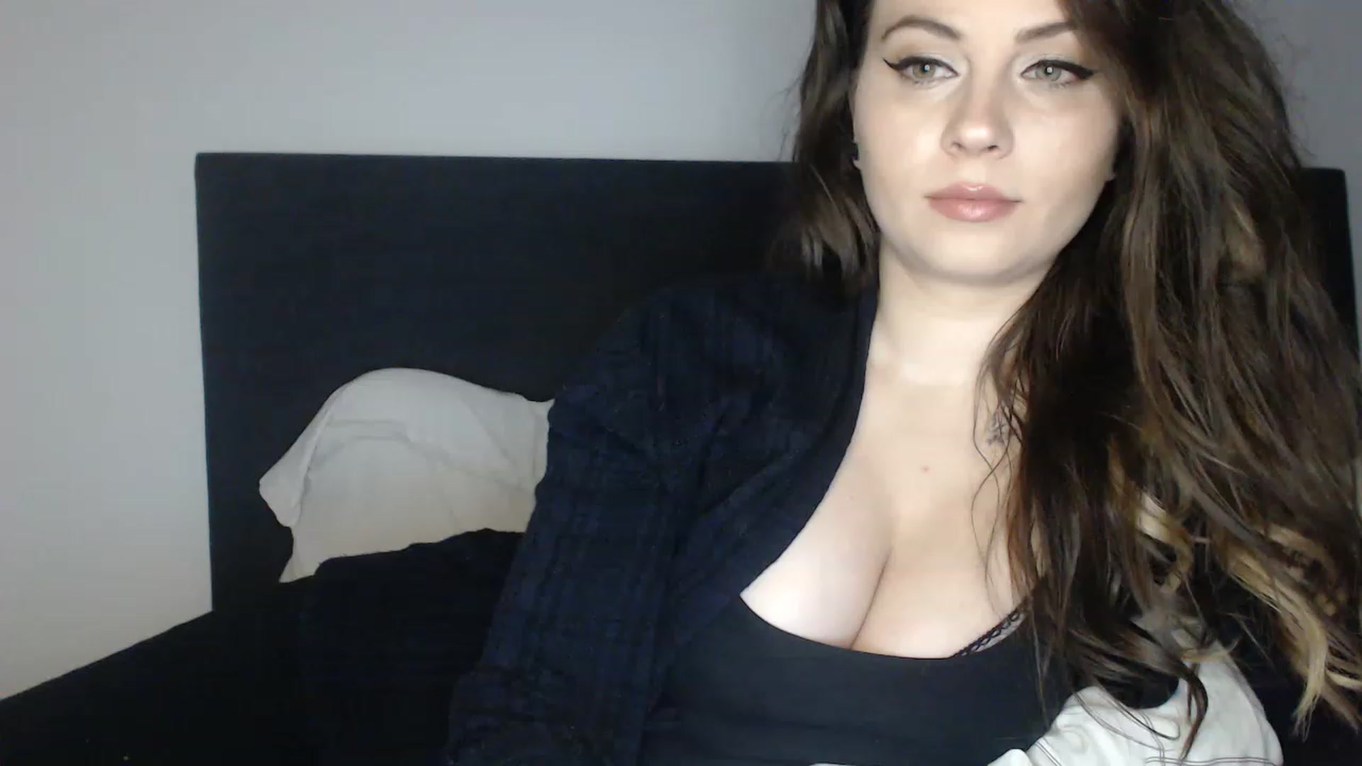 Gallery image thumbnail from ASweetJessie's myfreecams stream on, 01/31/2023, 18:22 image 6 of 20