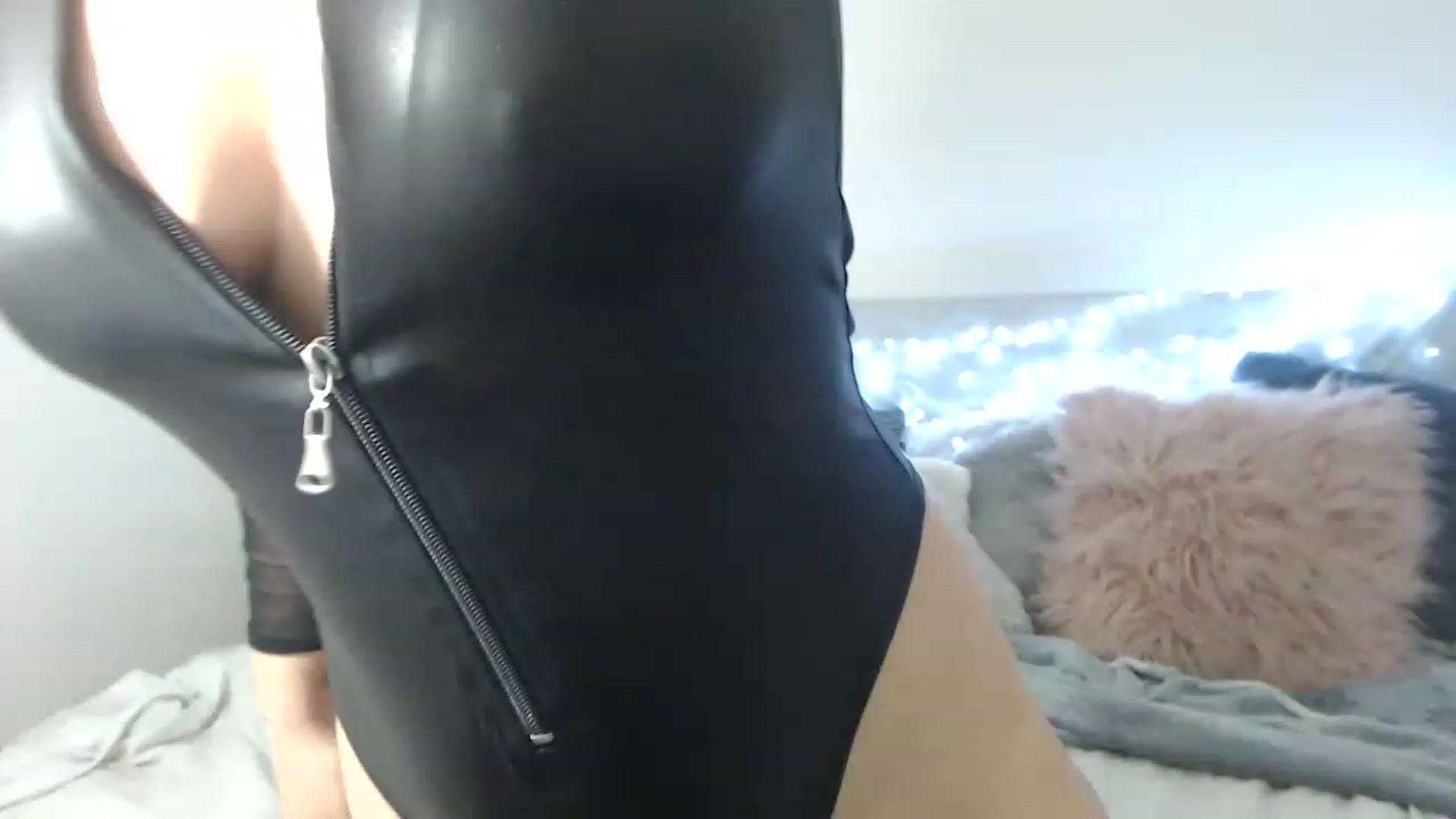 Gallery image thumbnail from ASweetJessie's myfreecams stream on, 03/29/2023, 16:40 image 4 of 20