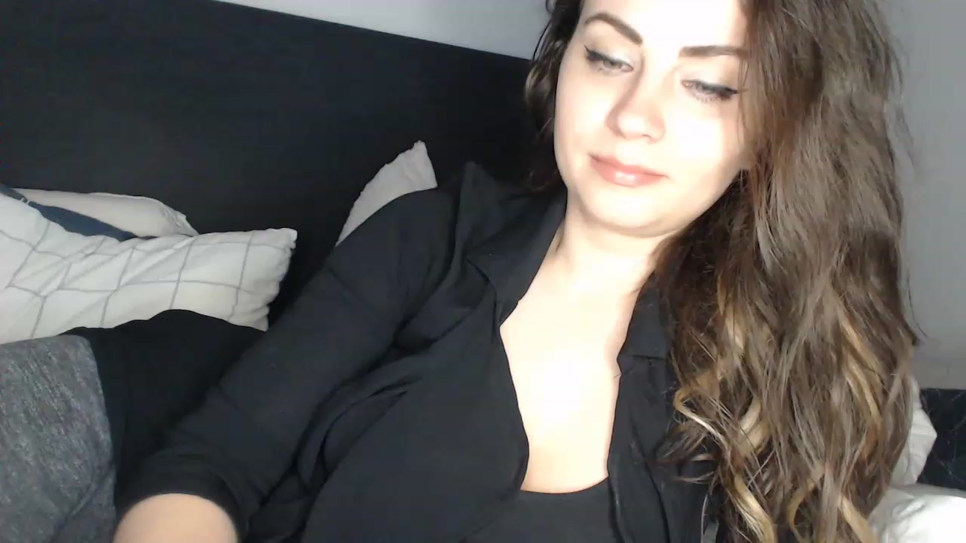 Gallery image thumbnail from ASweetJessie's myfreecams stream on, 04/06/2023, 18:22 image 1 of 20