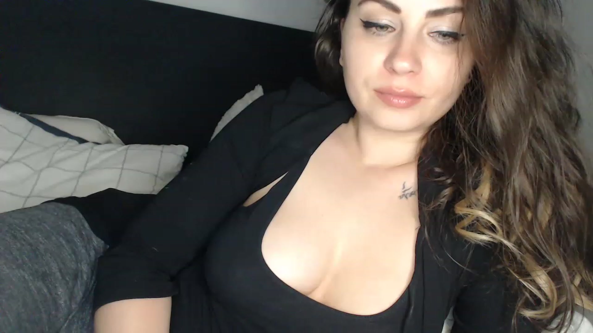 Gallery image thumbnail from ASweetJessie's myfreecams stream on, 04/06/2023, 18:22 image 2 of 20