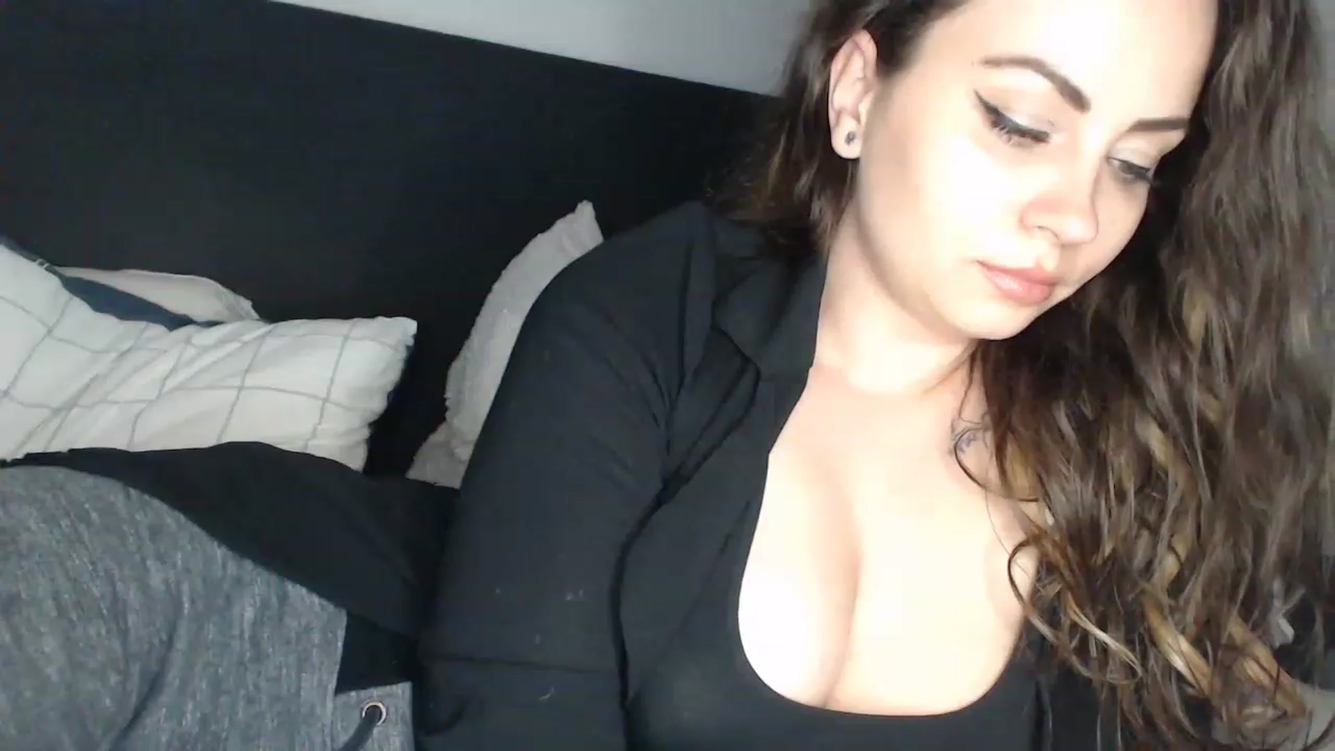 Gallery image thumbnail from ASweetJessie's myfreecams stream on, 04/06/2023, 18:22 image 9 of 20