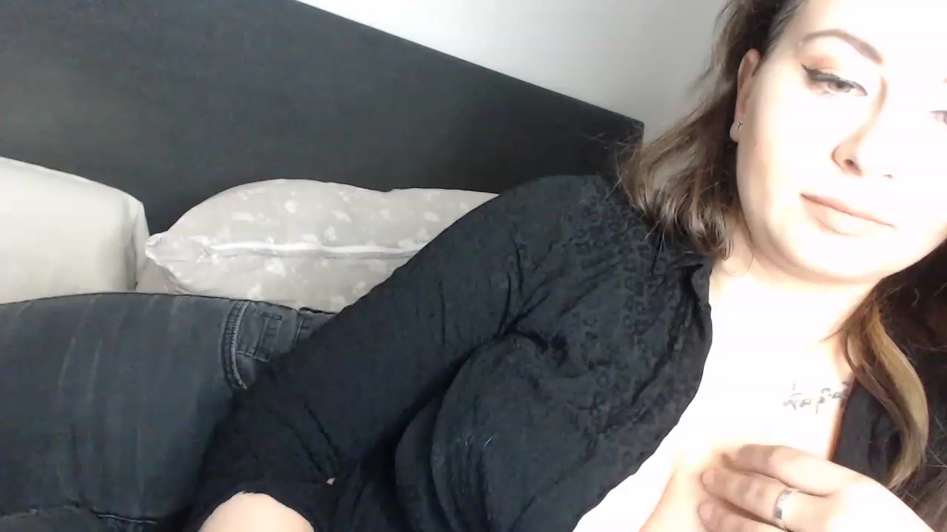 Gallery image thumbnail from ASweetJessie's myfreecams stream on, 04/20/2023, 19:09 image 11 of 20