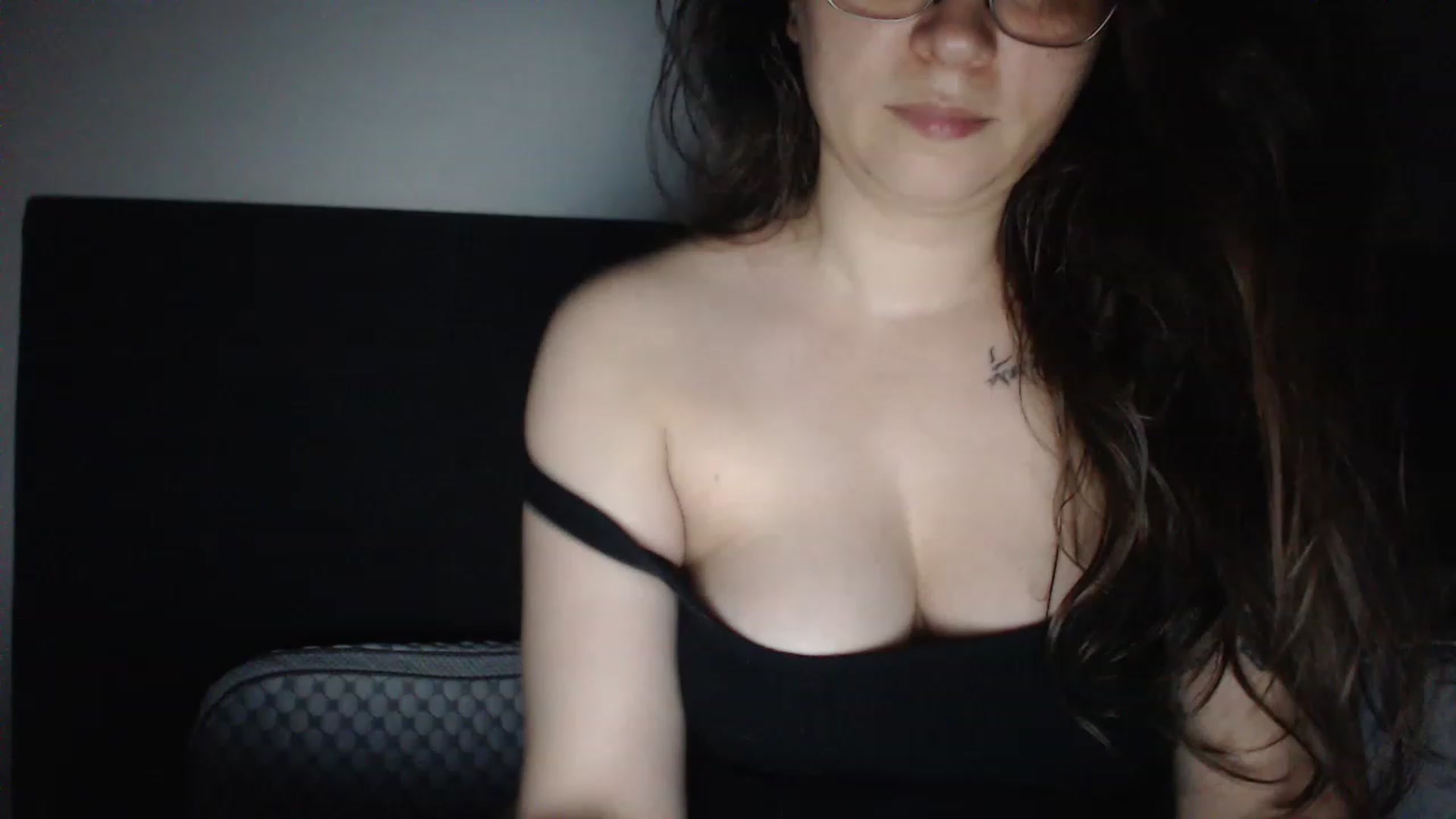 Gallery image thumbnail from ASweetJessie's myfreecams stream on, 06/19/2023, 18:46 image 1 of 20