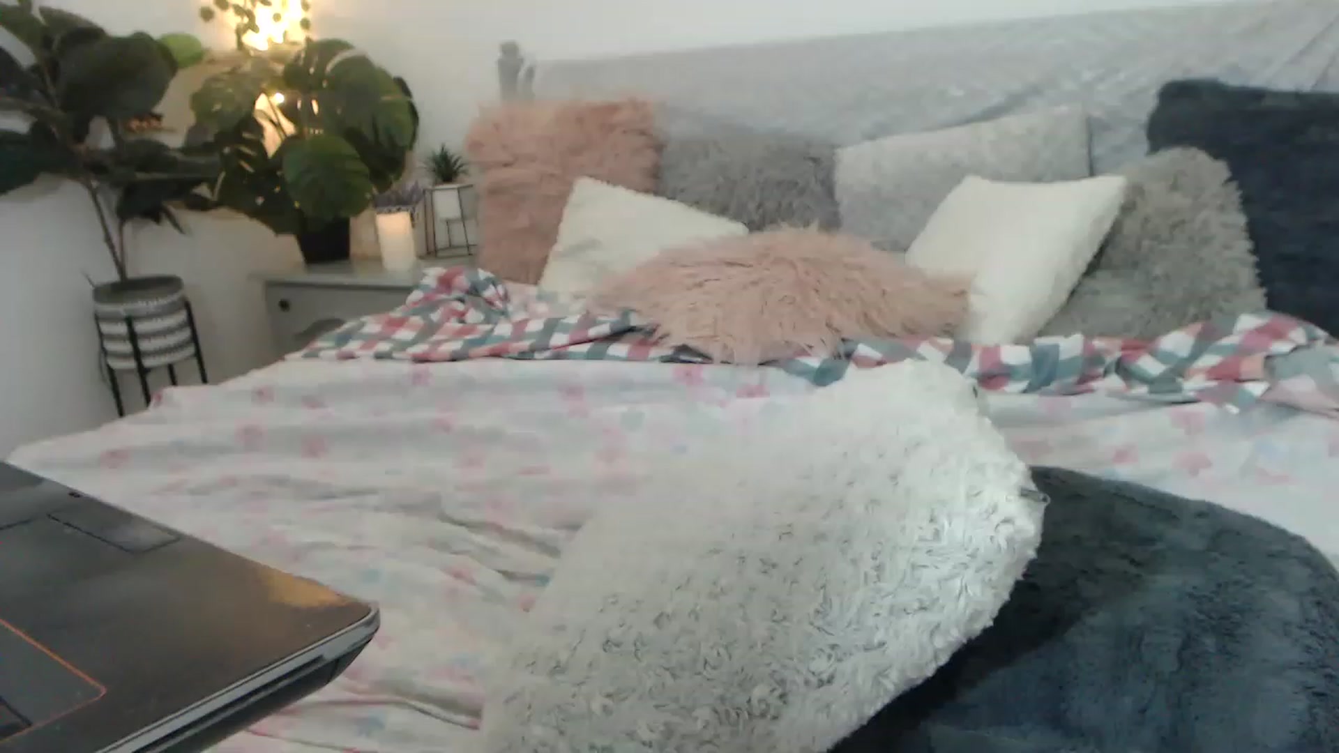 Gallery image thumbnail from ASweetJessie's myfreecams stream on, 07/29/2023, 15:07 image 6 of 20