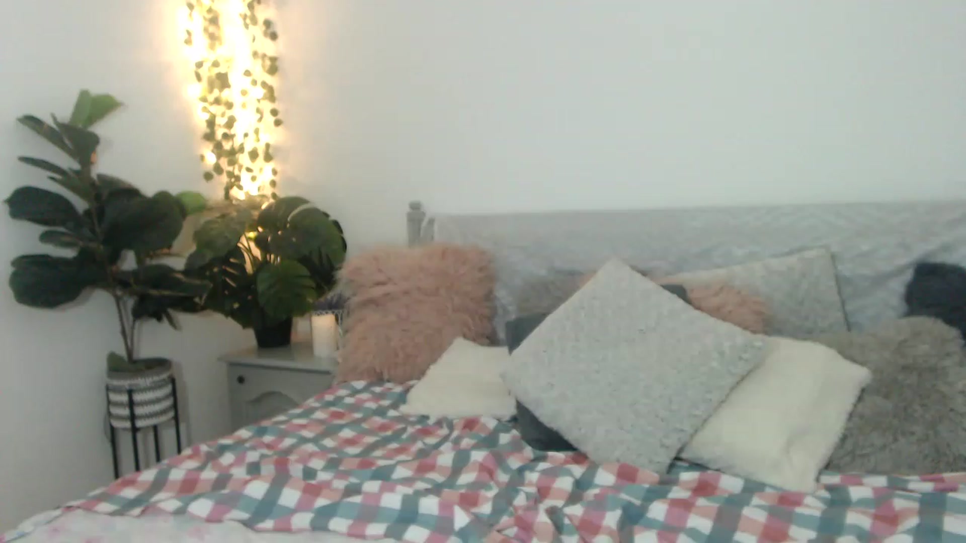 Gallery image thumbnail from ASweetJessie's myfreecams stream on, 08/20/2023, 16:35 image 7 of 20