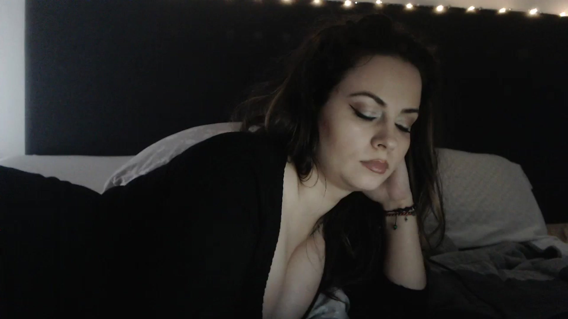 Gallery image thumbnail from ASweetJessie's myfreecams stream on, 11/25/2023, 19:30 image 14 of 20
