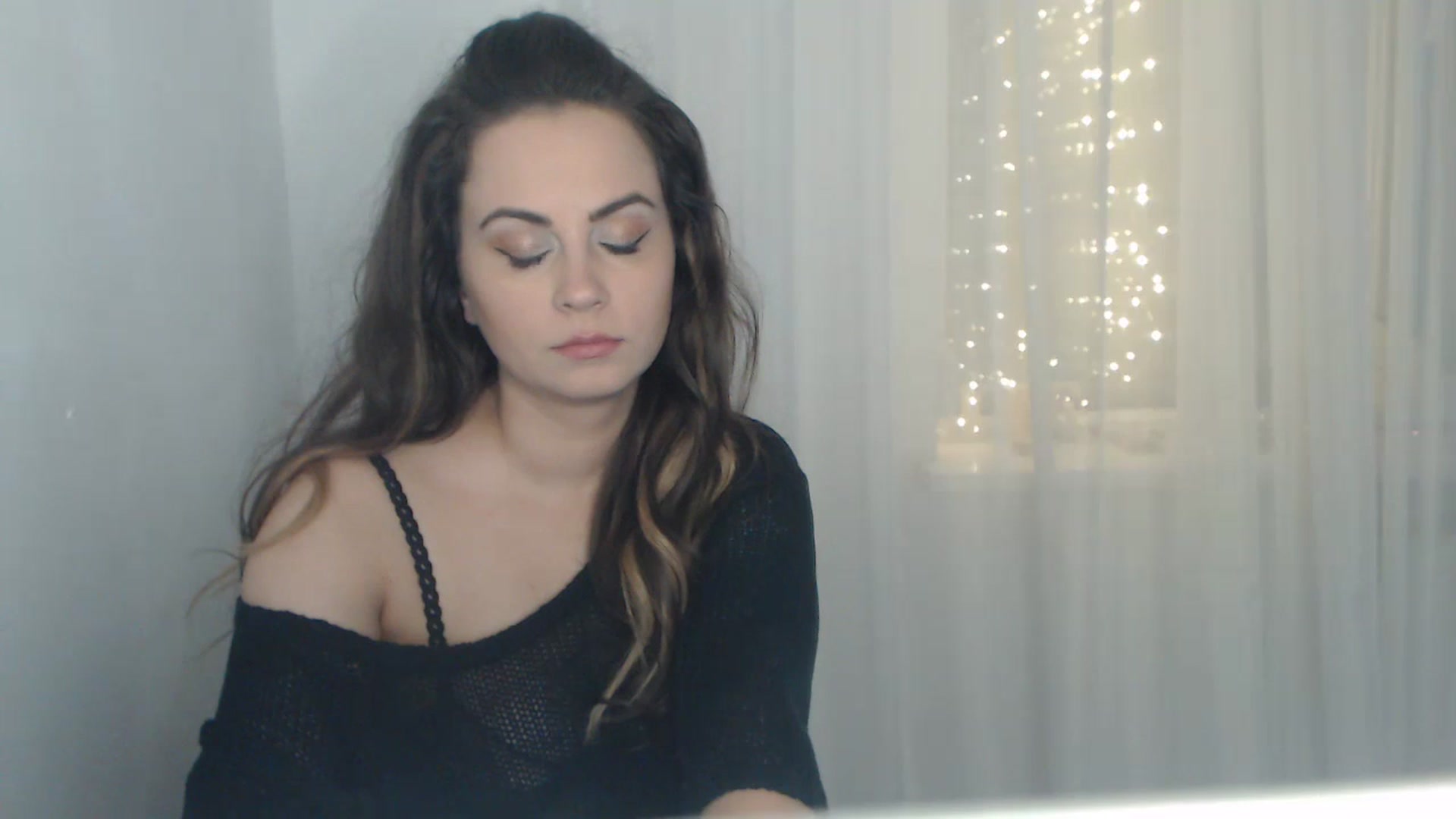 Gallery image thumbnail from ASweetJessie's myfreecams stream on, 11/30/2023, 17:10 image 18 of 20