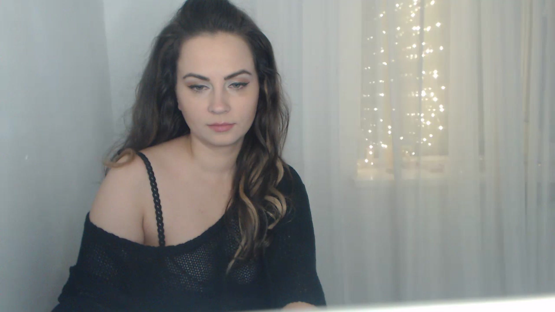 Gallery image thumbnail from ASweetJessie's myfreecams stream on, 11/30/2023, 17:10 image 17 of 20